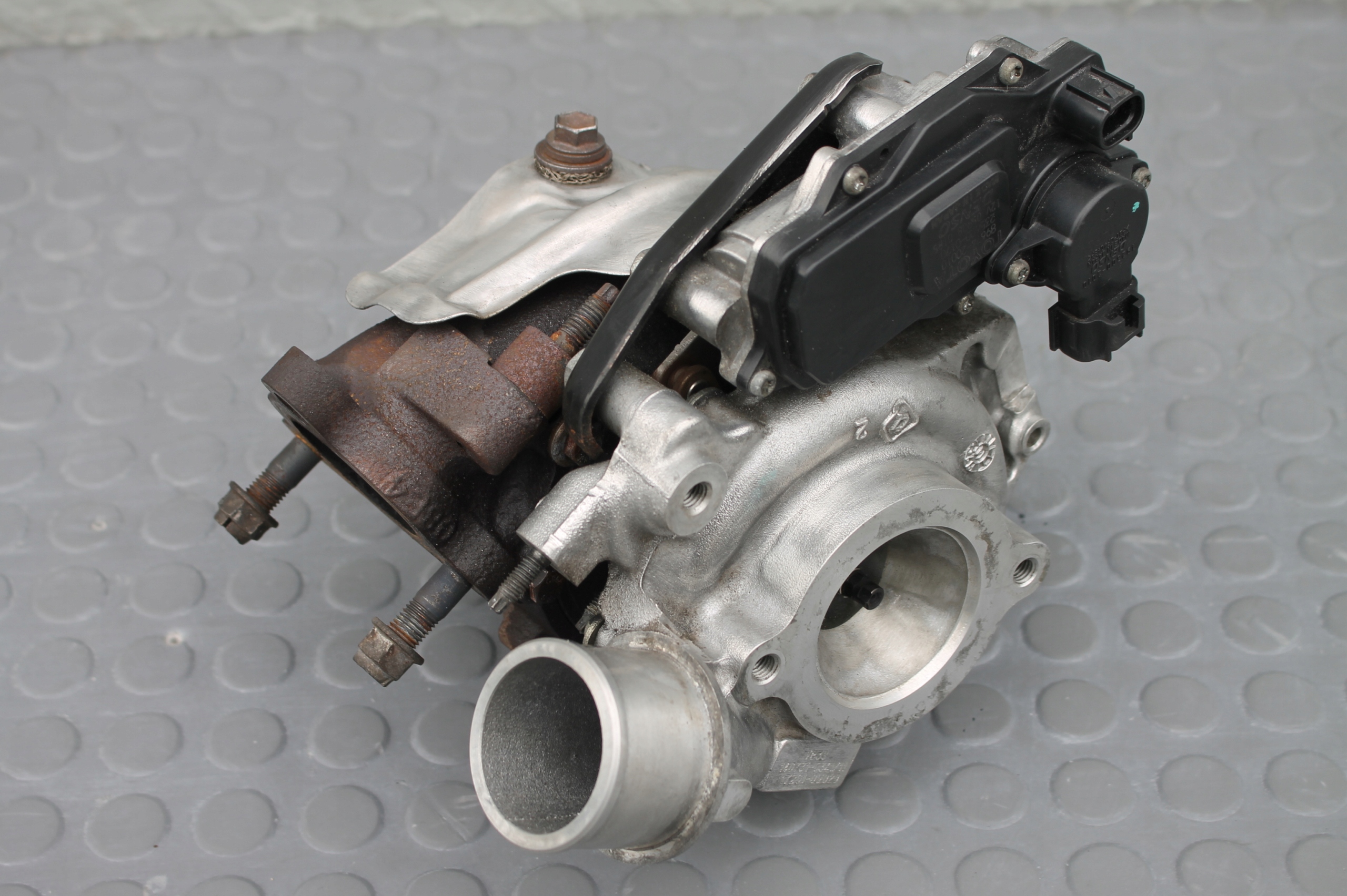 TURBOSPRĘŻARKA 17201-0W020 TOYOTA RAV4 IV 2.0 D4D 12-15 Typ samochodu Samochody osobowe