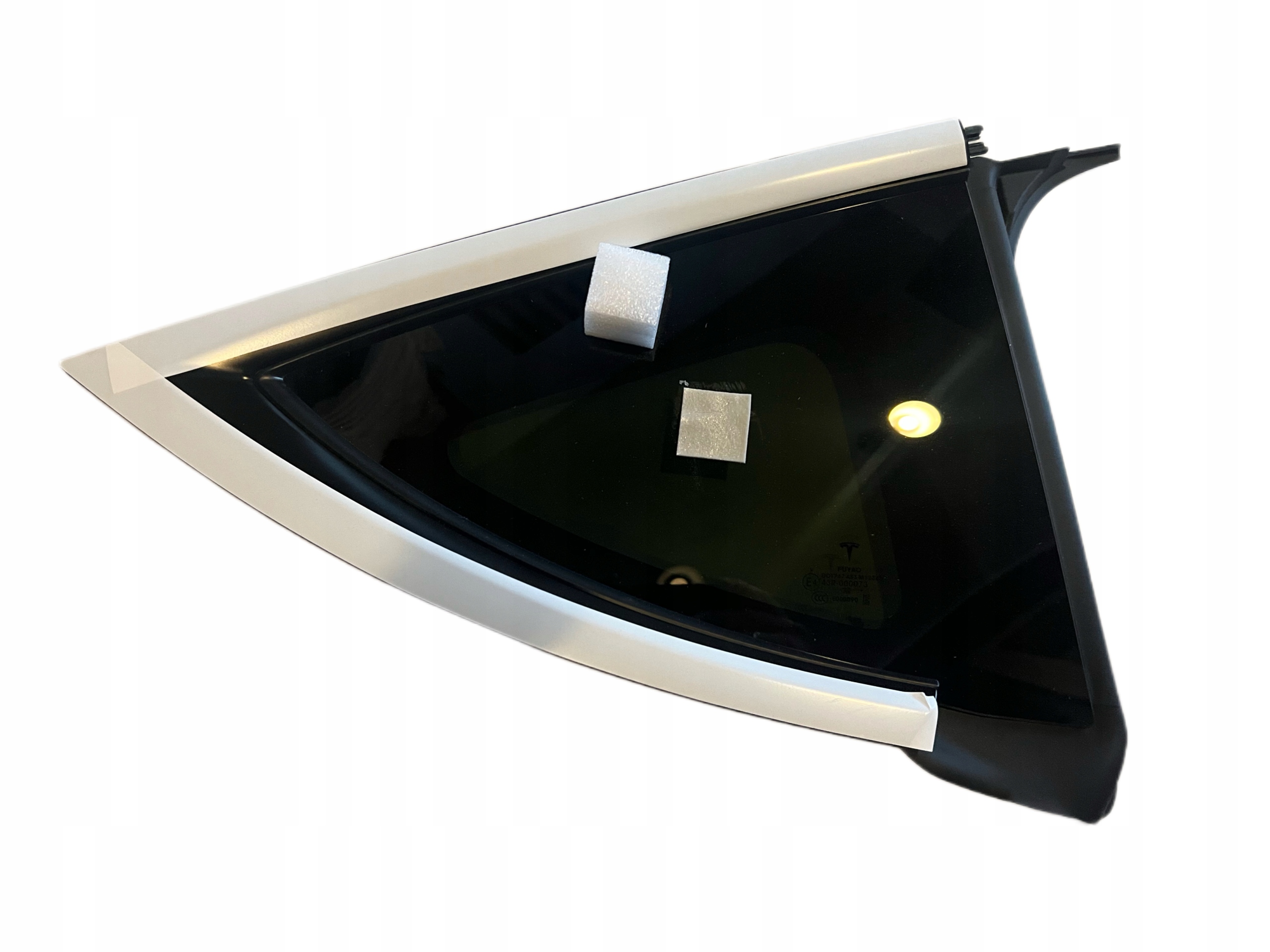 Тесла y скло трикутник задній правий 1621161-00-B