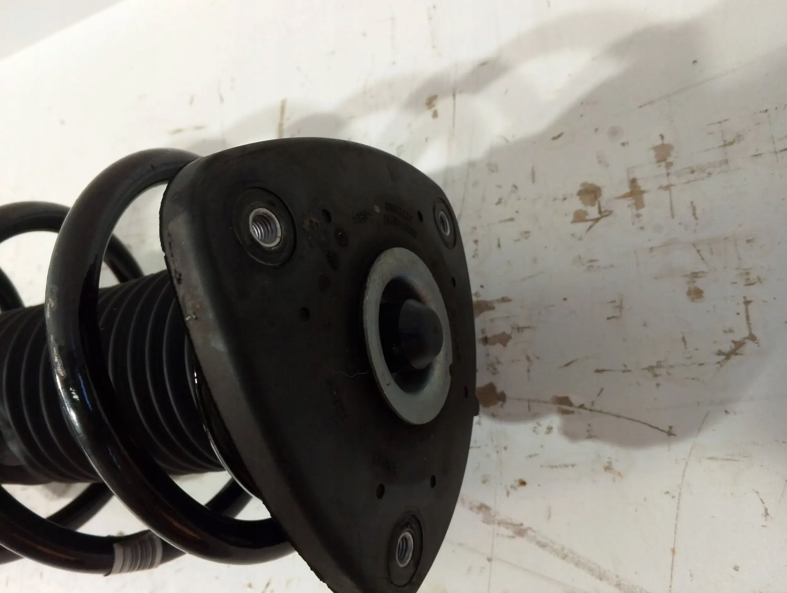 Volvo XC40 T3 shock absorber front left (f93)