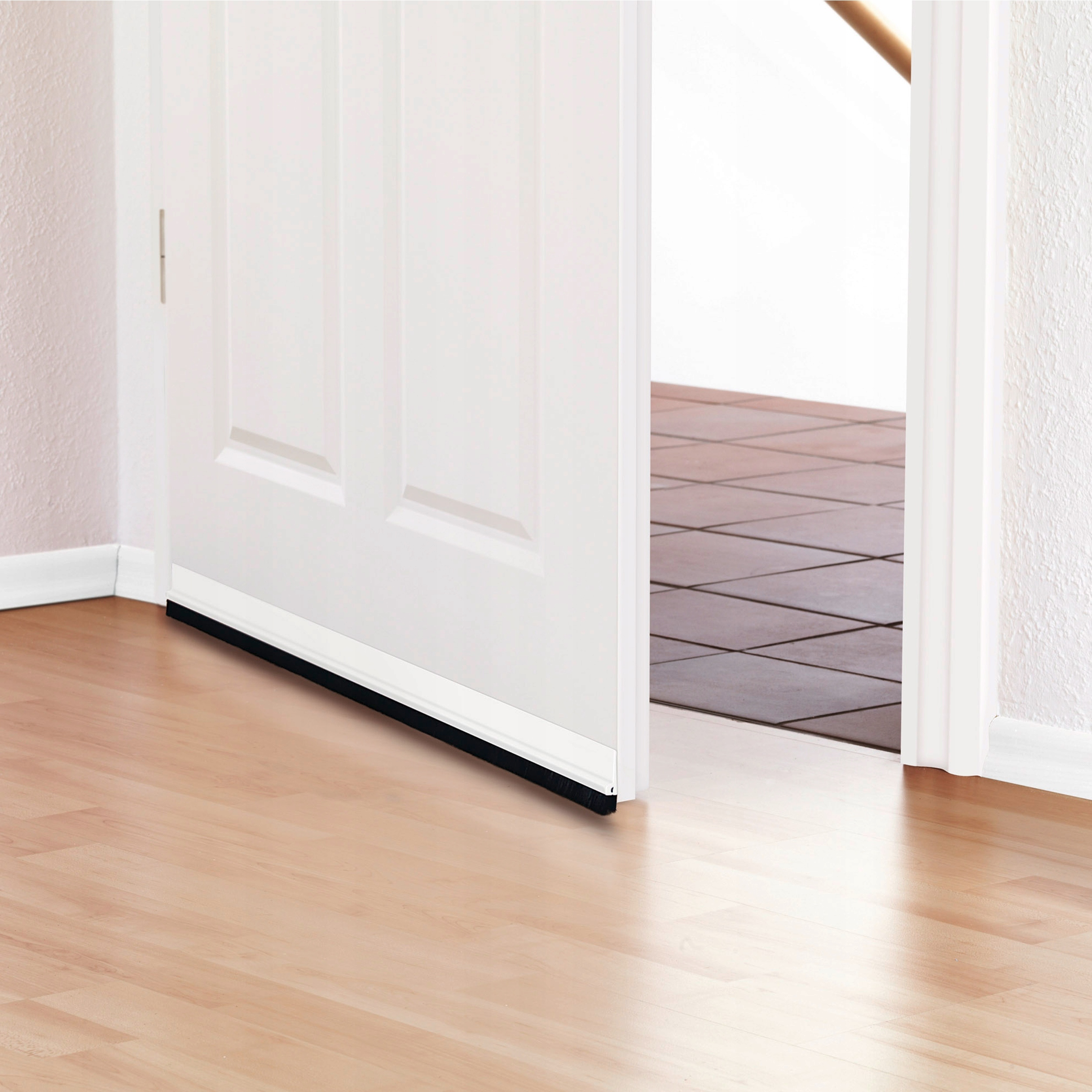 USZCZELKA SZCZOTKOWA POD DRZWI TESA 05433 BIAŁA 1M:37MM Marka Tesa