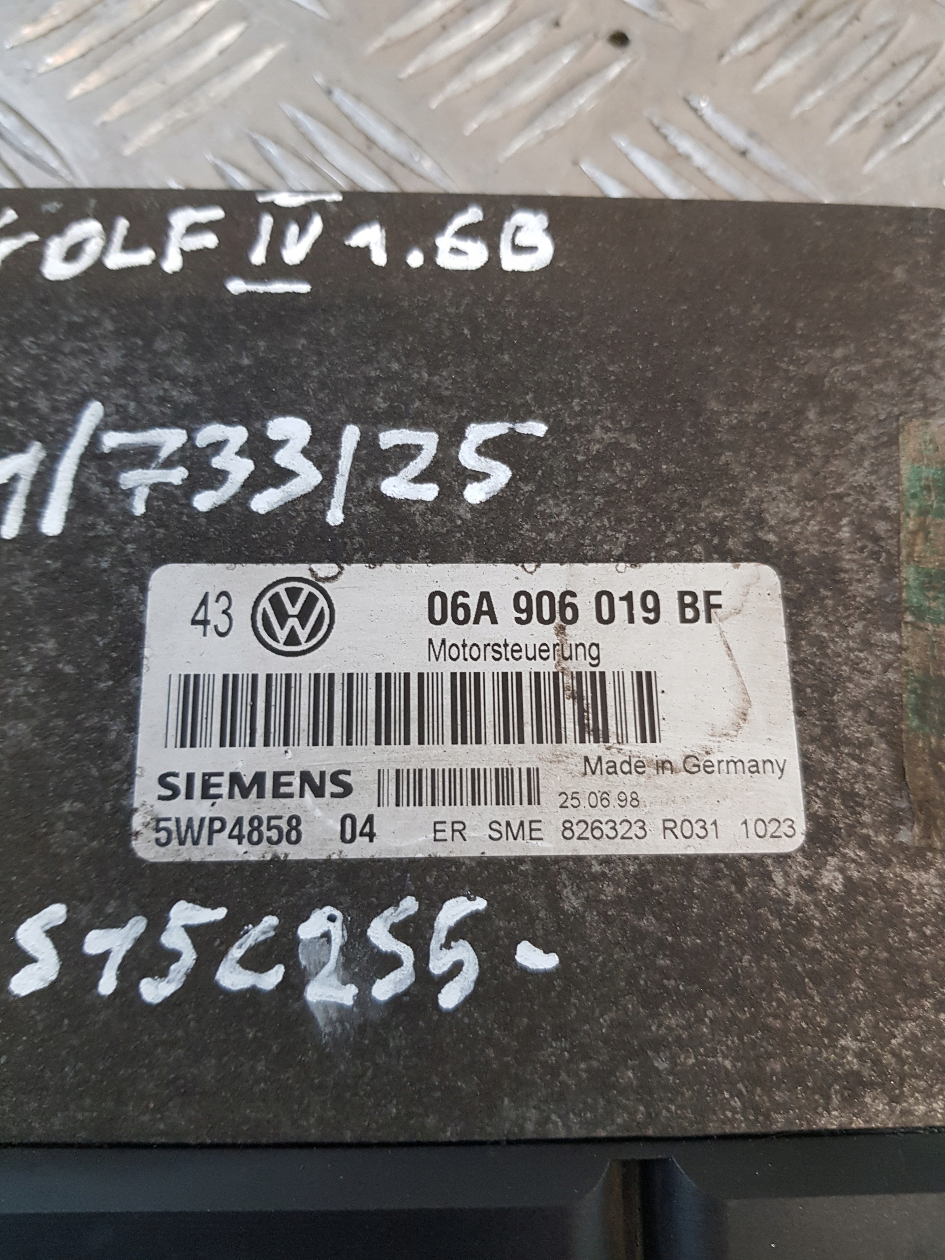 control unit of the engine 06A906019BF 5WP4858 04 VW GOLF IV 1.6B EUROPA
