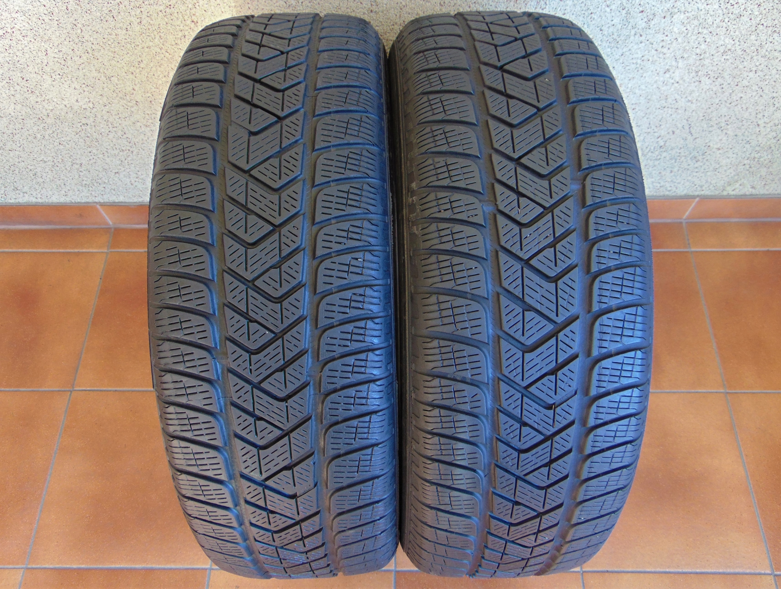 Зимние шины 215/65 R17 Pirelli SCORPION WINTER