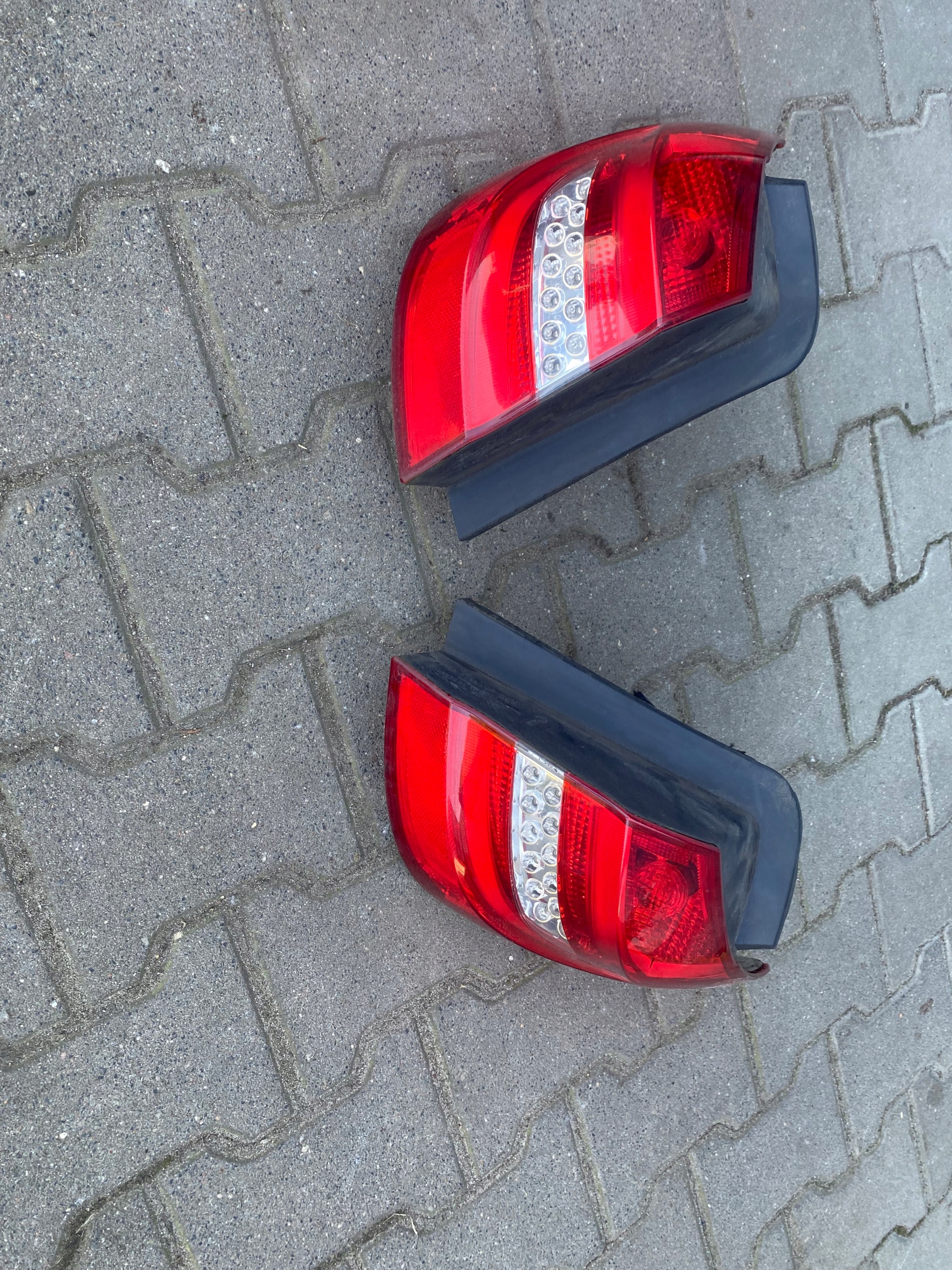 MERCEDES W 246 lampa tylna prawa lewa led