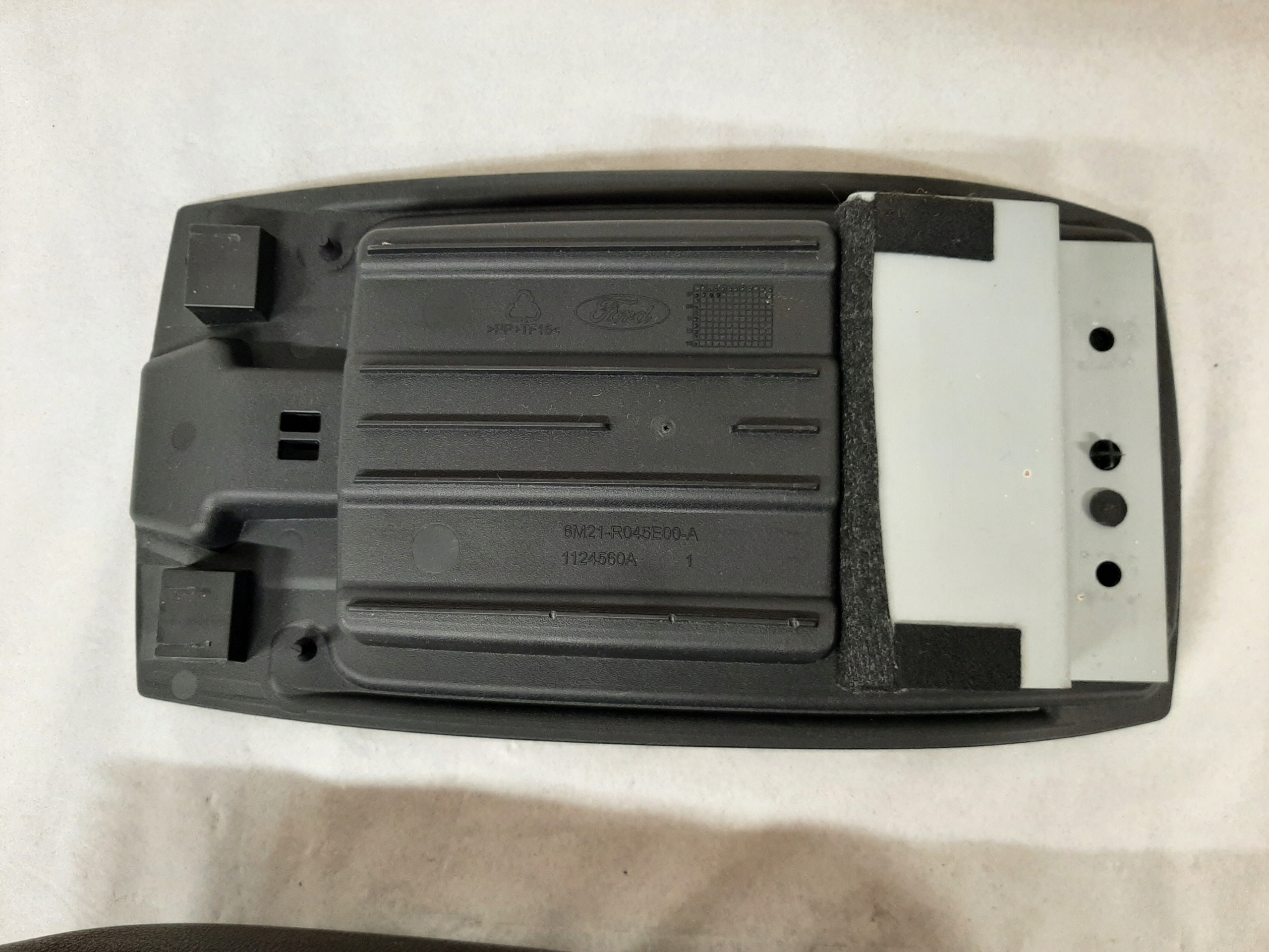 FORD MONDEO MK4 подлокотник 6M21-R045E00-A