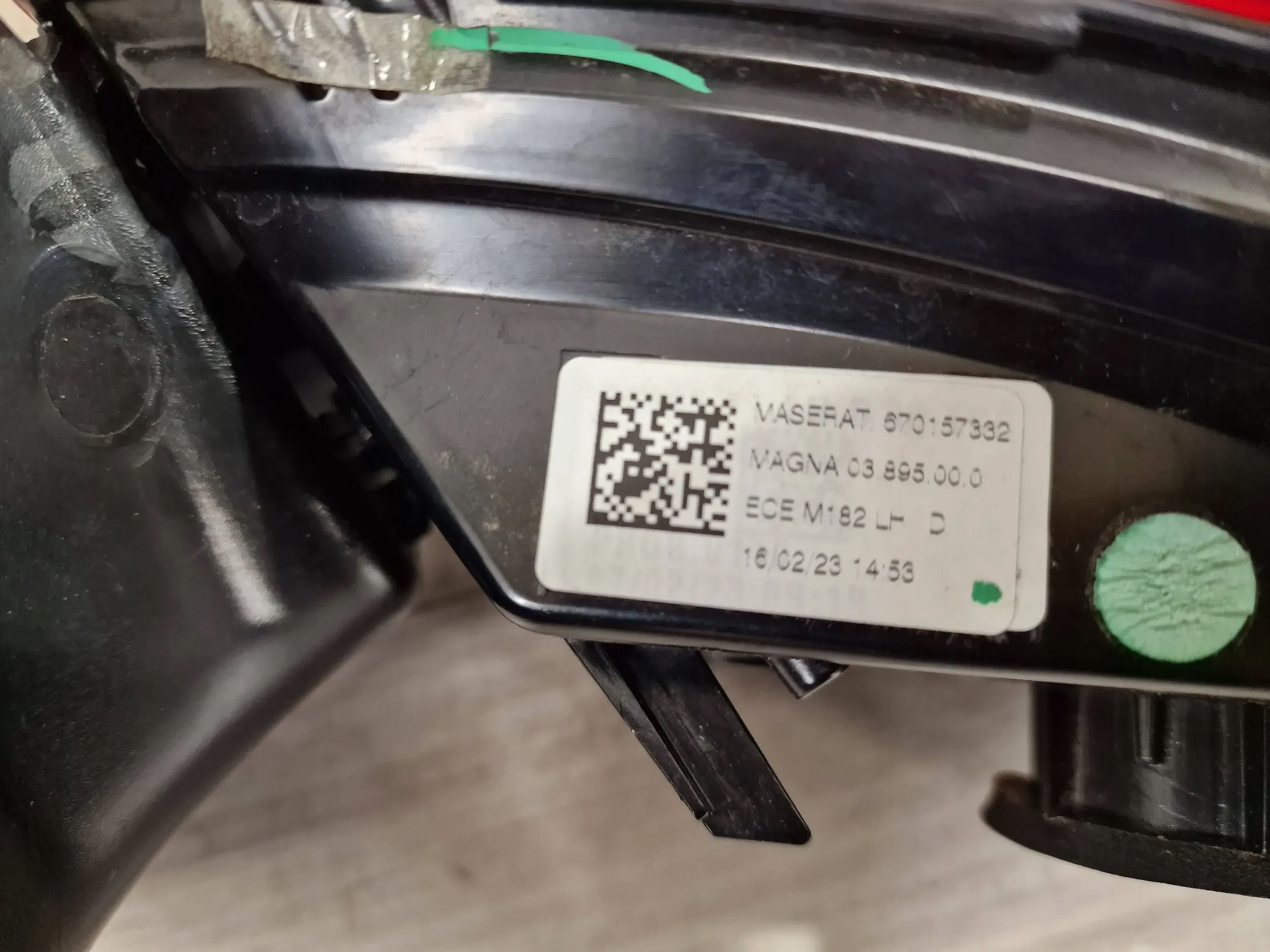 фонарь левый MASERATI GRECALE 670157332