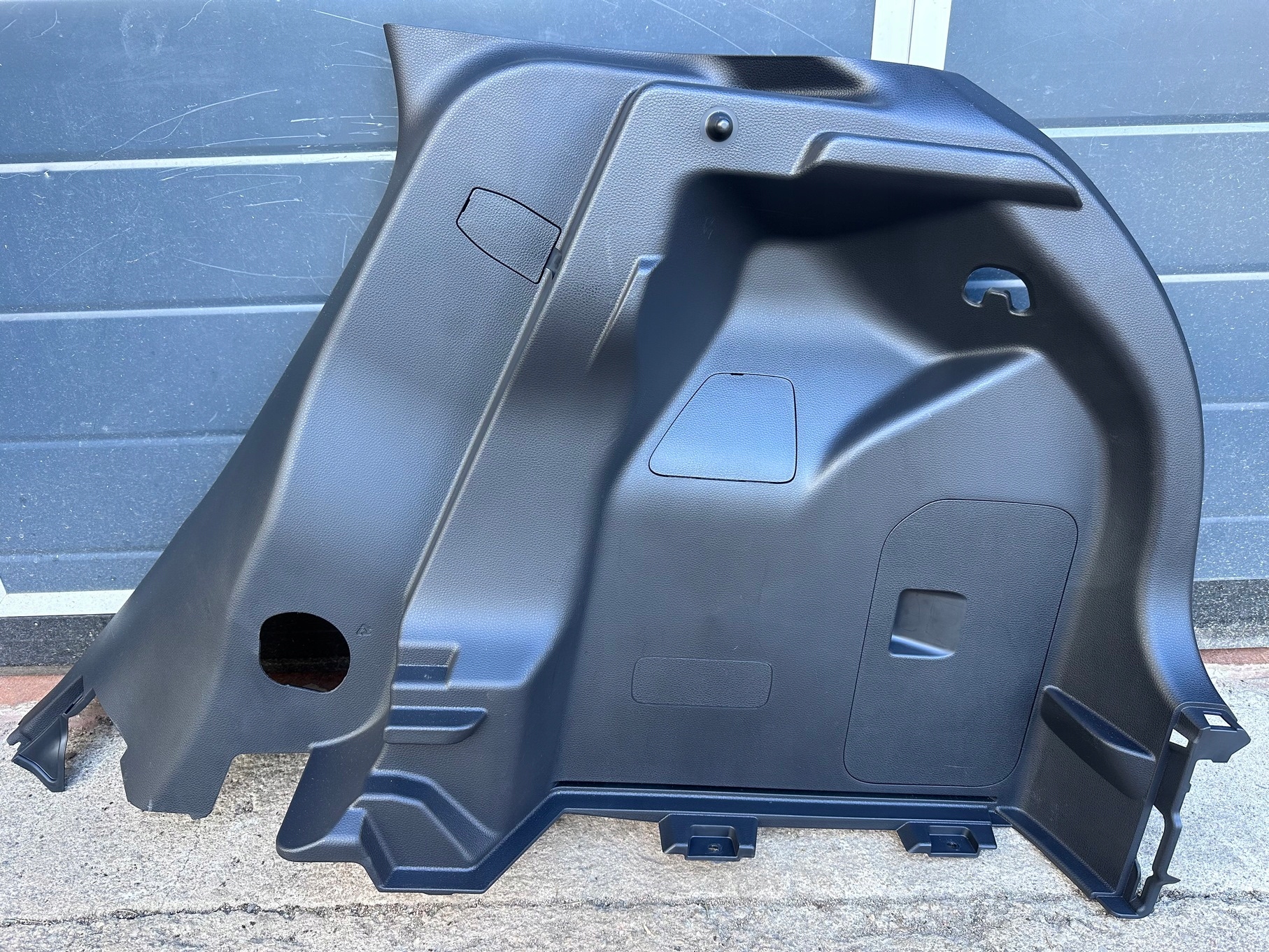 64730-K0050 - TOYOTA YARIS IV ОББИВКА БАГАЖНИКА БЕКОН ПРАВИЙ