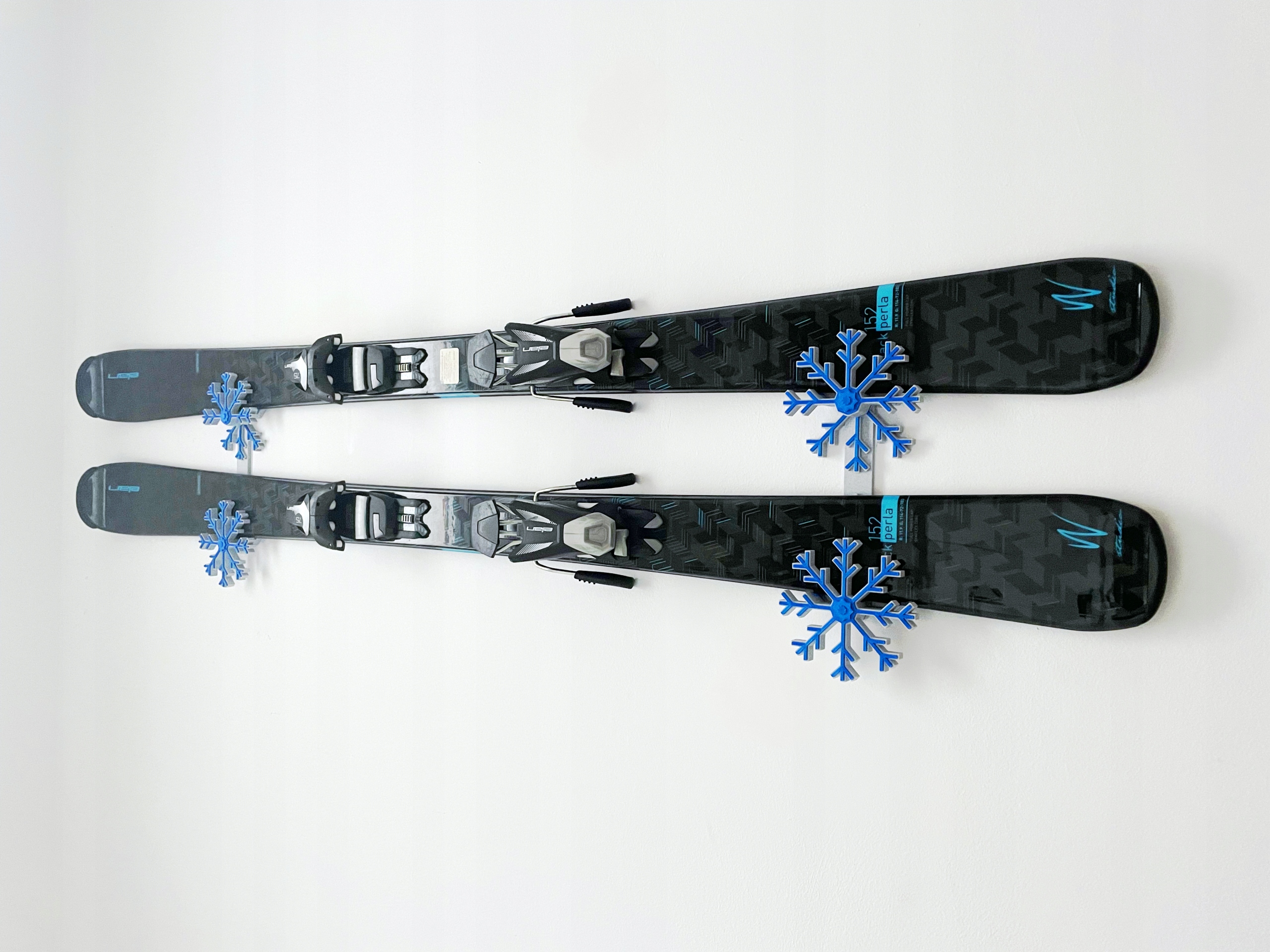 Wieszak, uchwyt ścienny na narty Marka bez marki