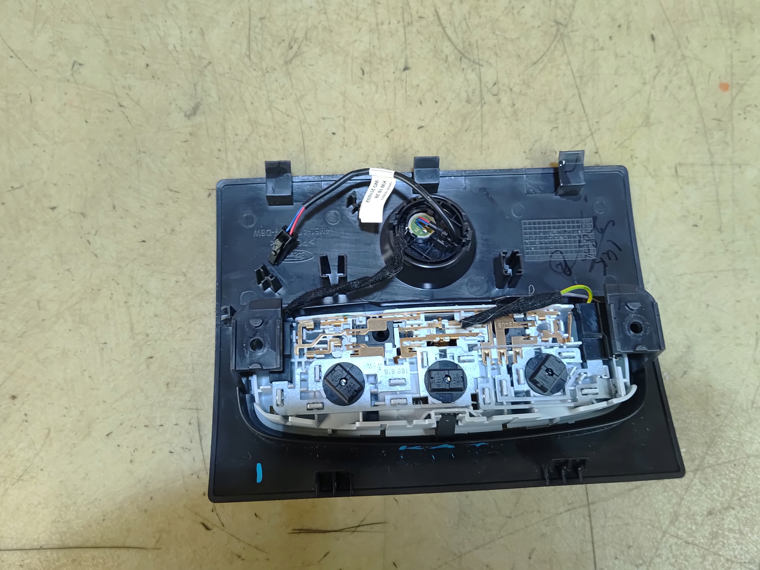 FORD KA+ PLUS лампочка Обшивка потолка 8M5T19A391AB 17-