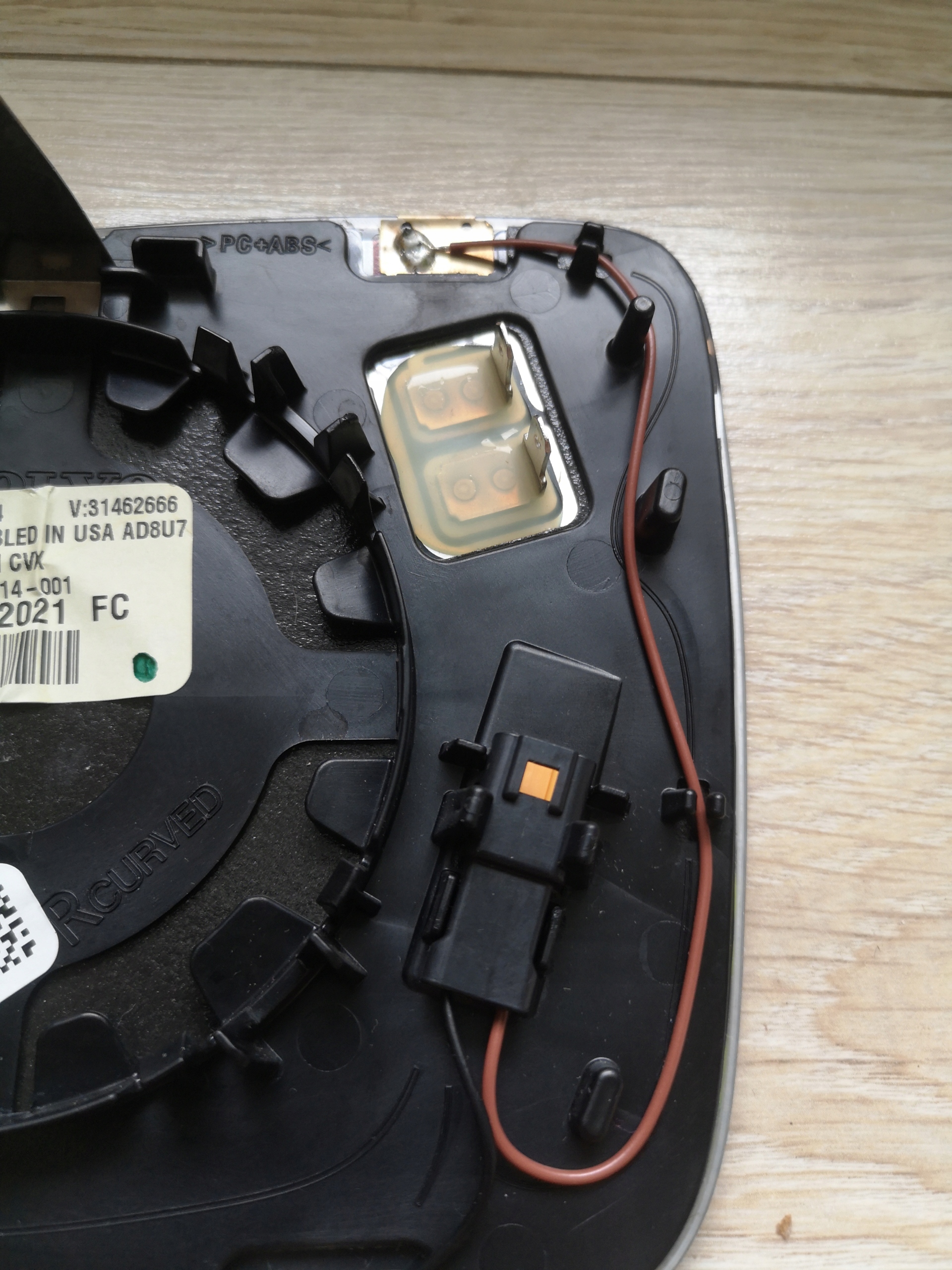 VOLVO XC60 II WKŁAD LUSTERKA FOTOCHROM PRAWY OE Producent części Volvo OE