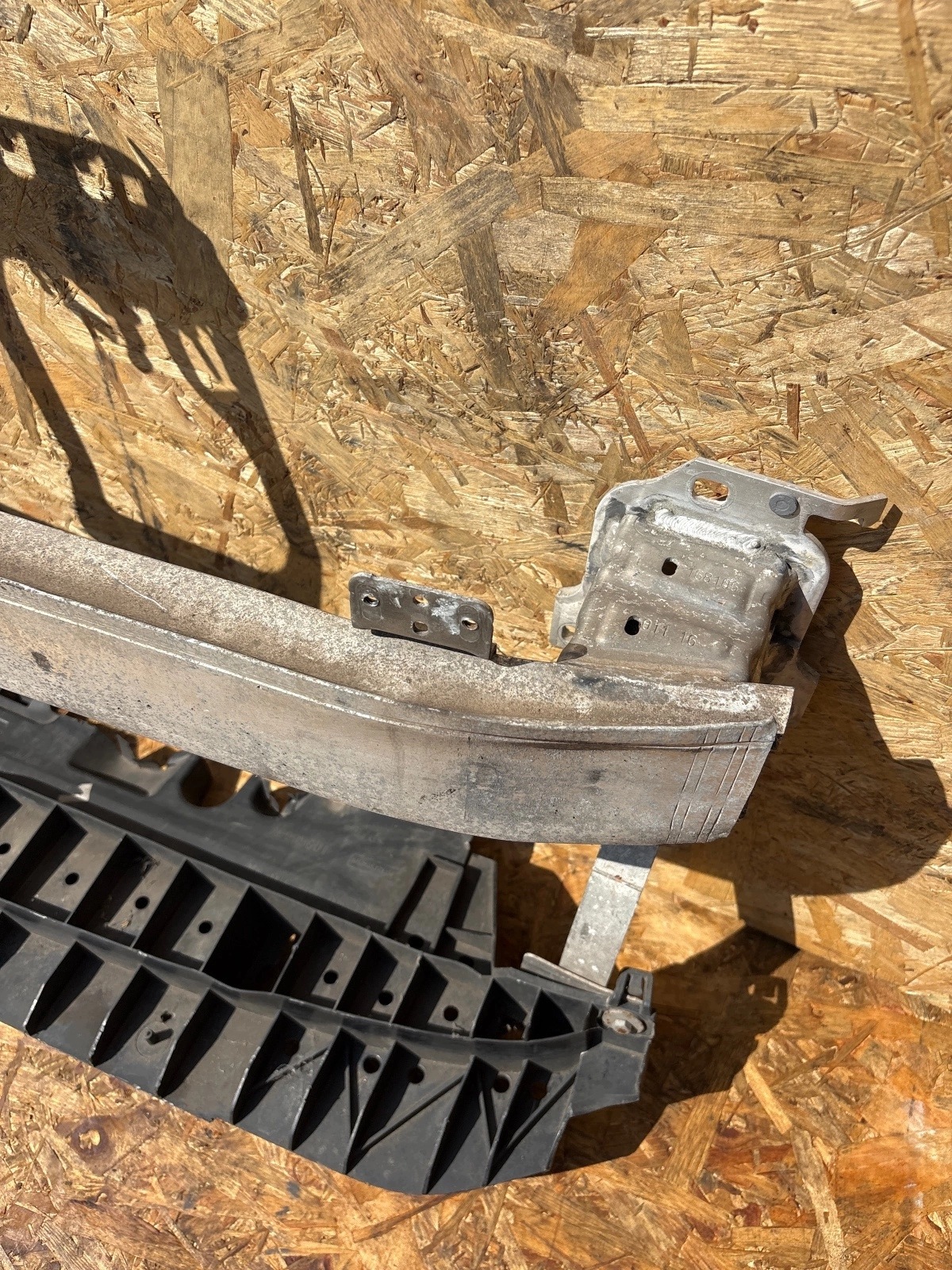 sider bar, wall front Peugeot 208 and
