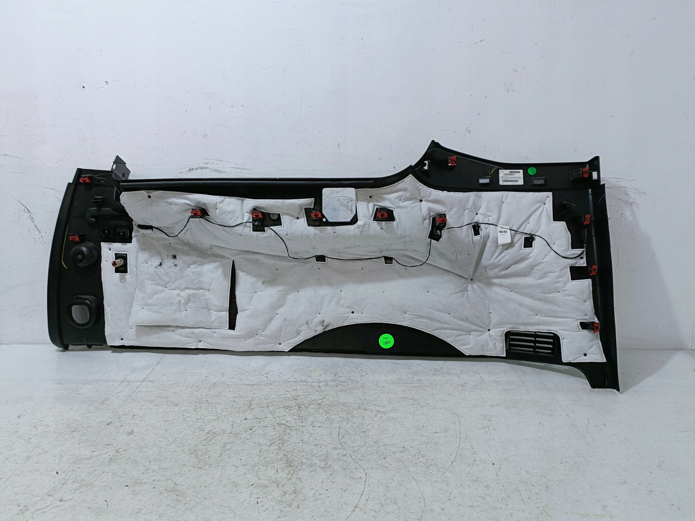 CADILLAC ESCALADE IV 15- boot upholstery right 23220884