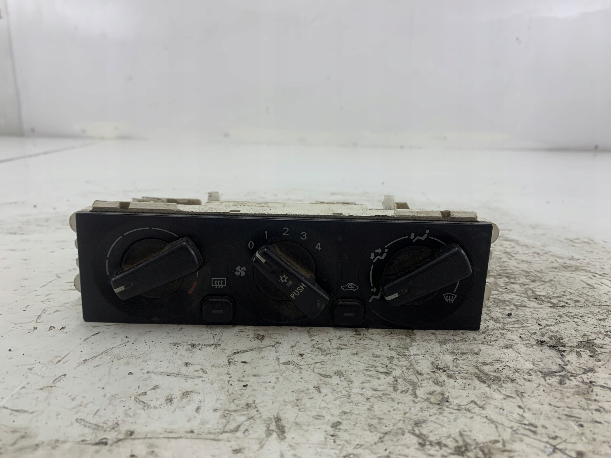 MITSUBISHI PAJERO PININ Unite commande clima E32PB393