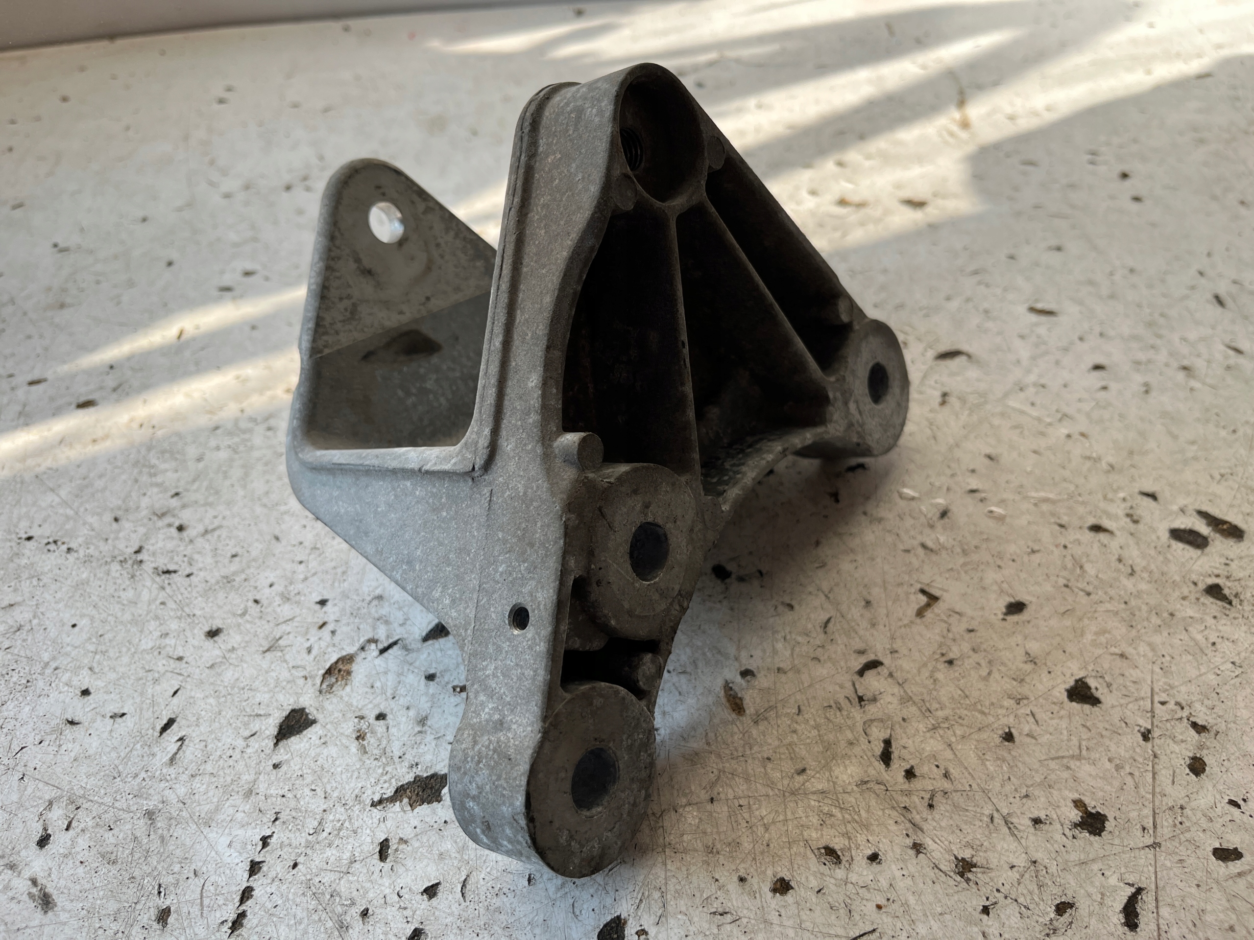 OPEL INSIGNIA B supporto staffa cambio AUTOMAT 84154411