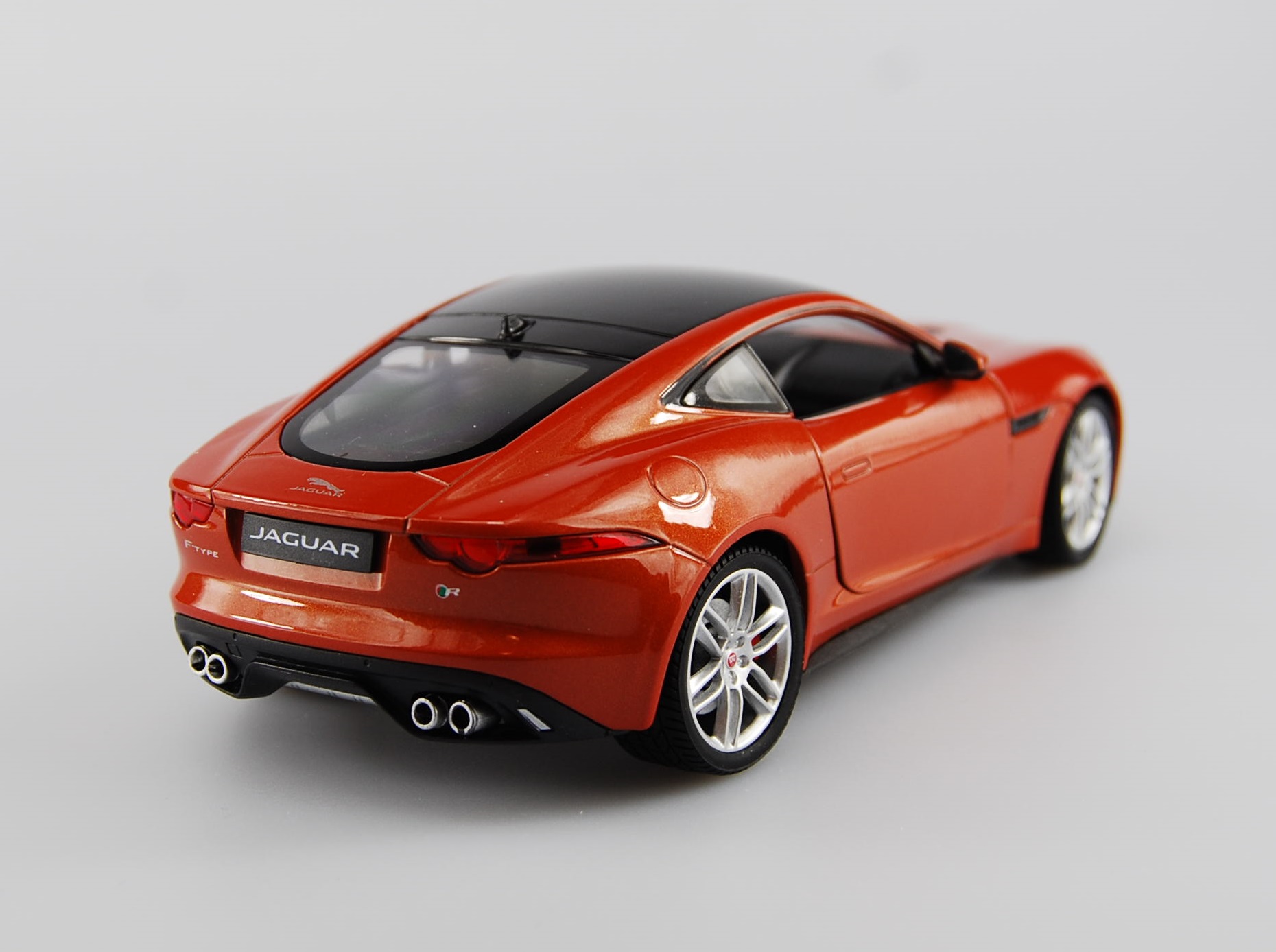 WELLY JAGUAR F-TYPE COUPE 1:24 NOWY MODEL METALOWY Model JAGUAR F-TYPE COUPE