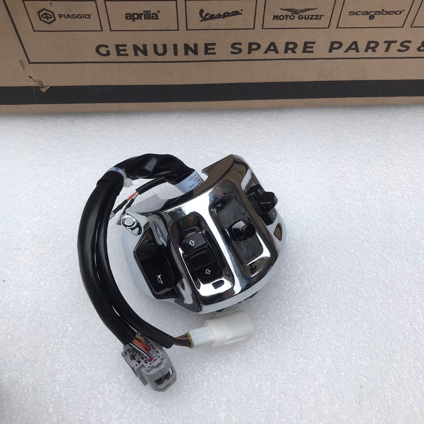 Vespa Gts 310 125 2022 2023 pravé prepínače Nové 300