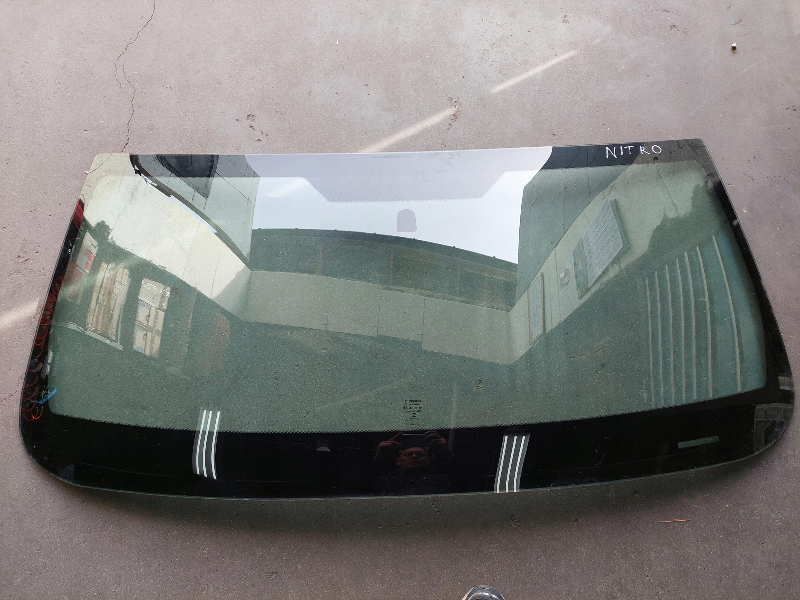 window iron front front DODGE NITRO