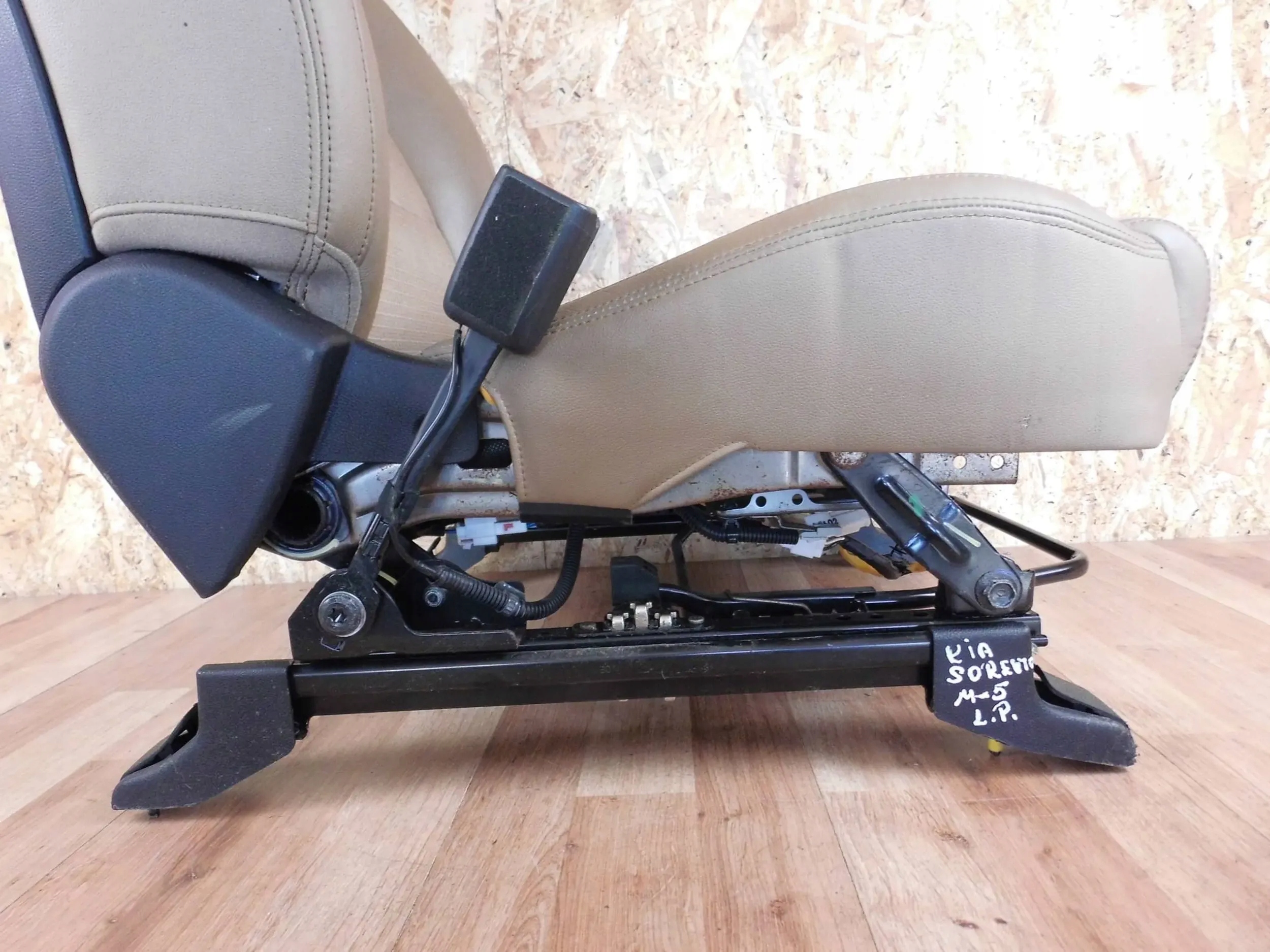 KIA Sportage IV seat sitting place left front driver´s front left