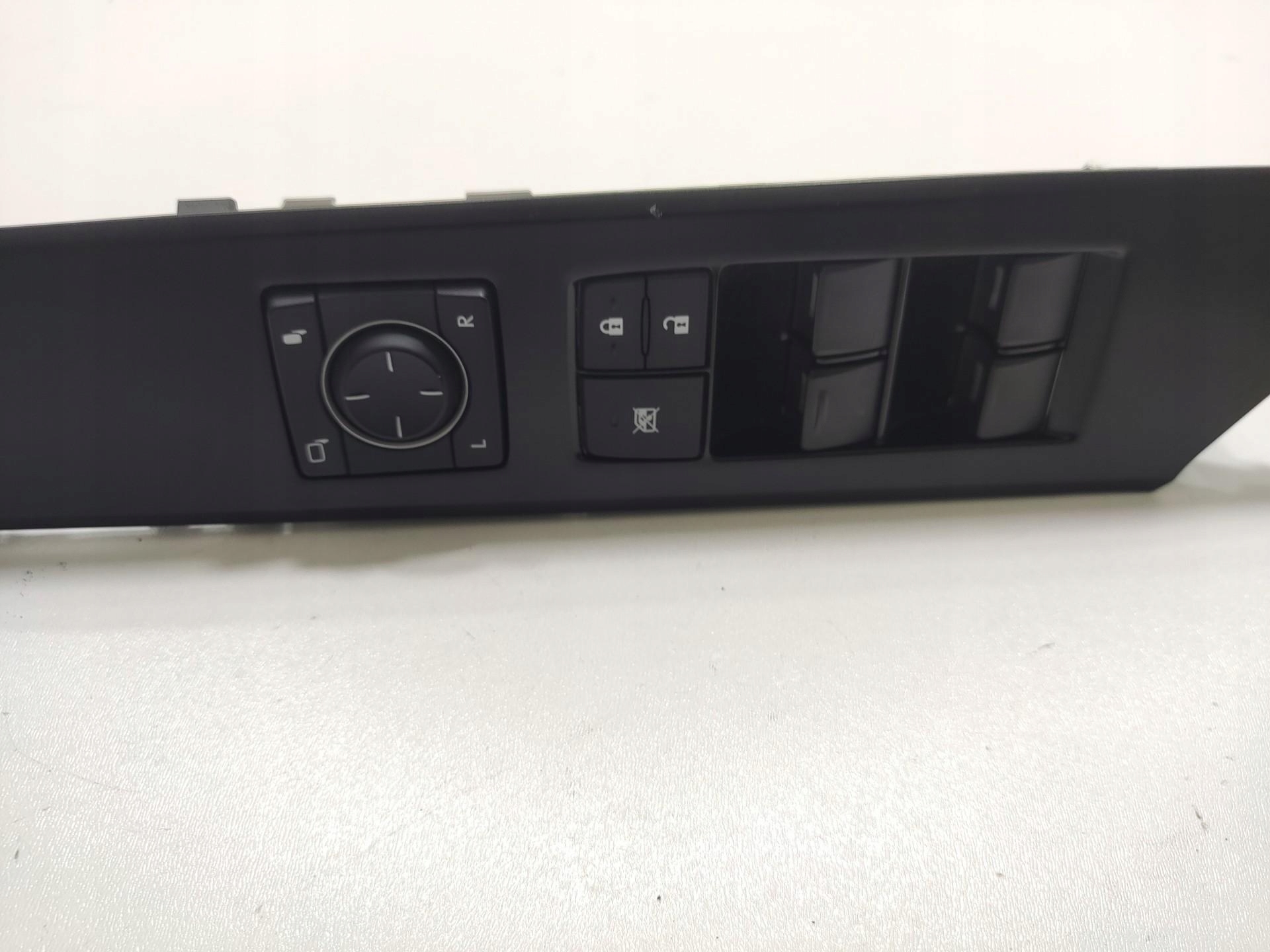 PANEL window control switch left front LEXUS UX 2018-2021 84040-33180