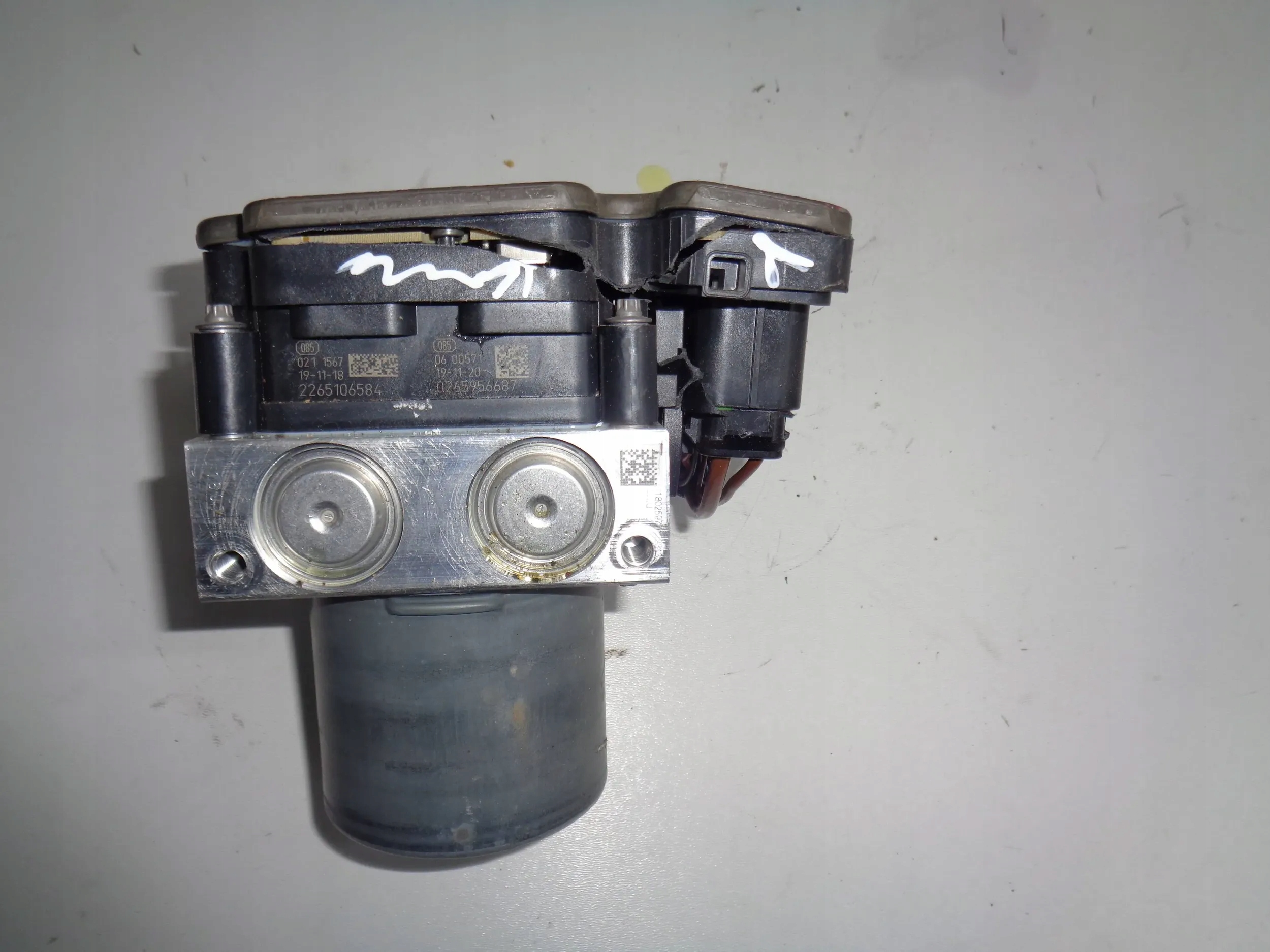 SKODA KAMIQ ARONA pump control unit ABS 2Q0614517AQ damaged