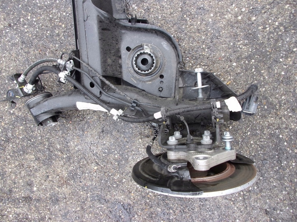 OŚ BELKA TYLNA RENAULT CLIO 5 V Producent części Renault OE