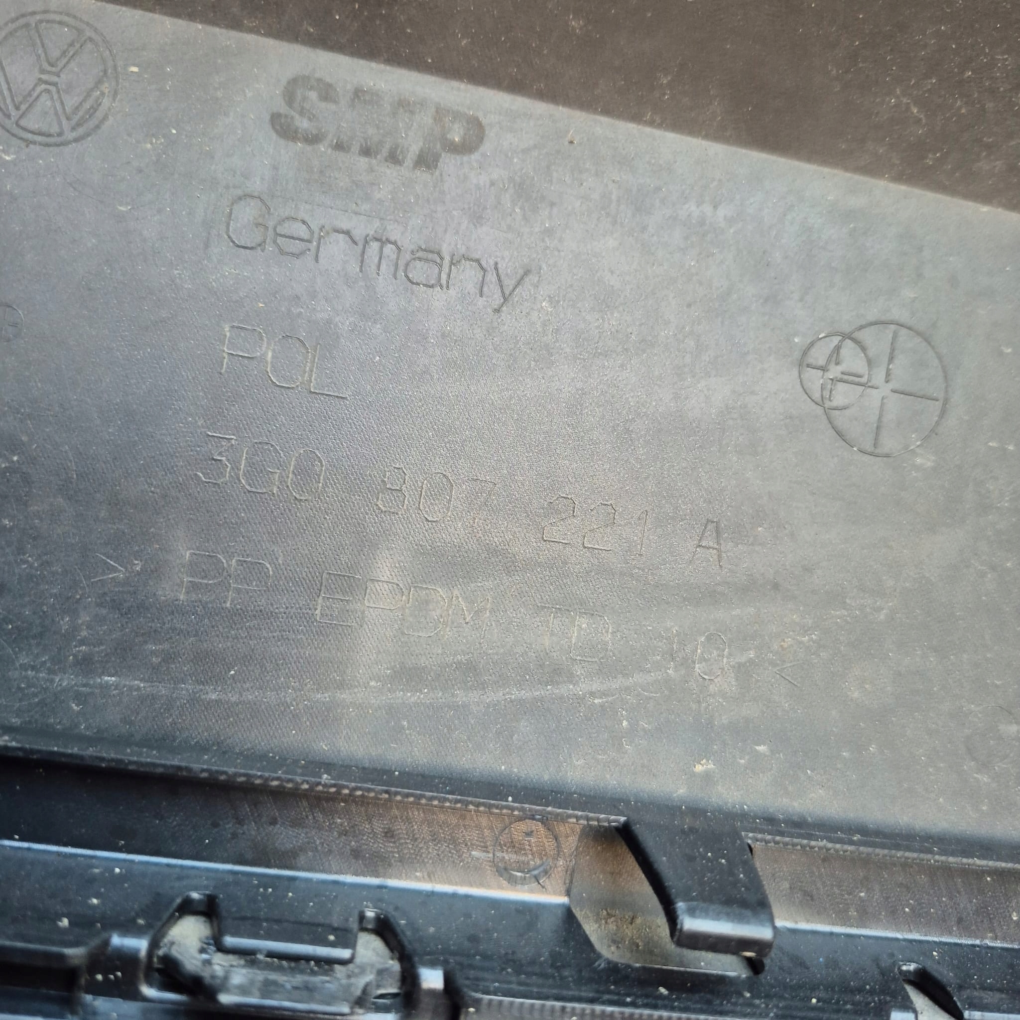 VW PASSAT B8 3G0 HIGHLINE 14- bumper front front PDC 3G0807221A