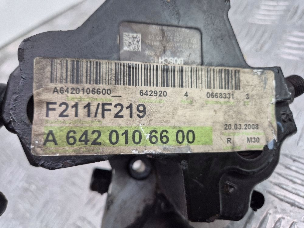 Mercedes E320 CDI W211 Einspritzpumpe A6420106600 OM642.920