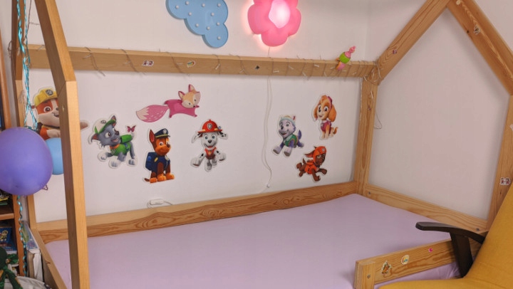 PRZEŚCIERADŁO DZIECIĘCE JERSEY Z GUMKĄ 160x80 Kolor dominujący odcienie szarości i srebra