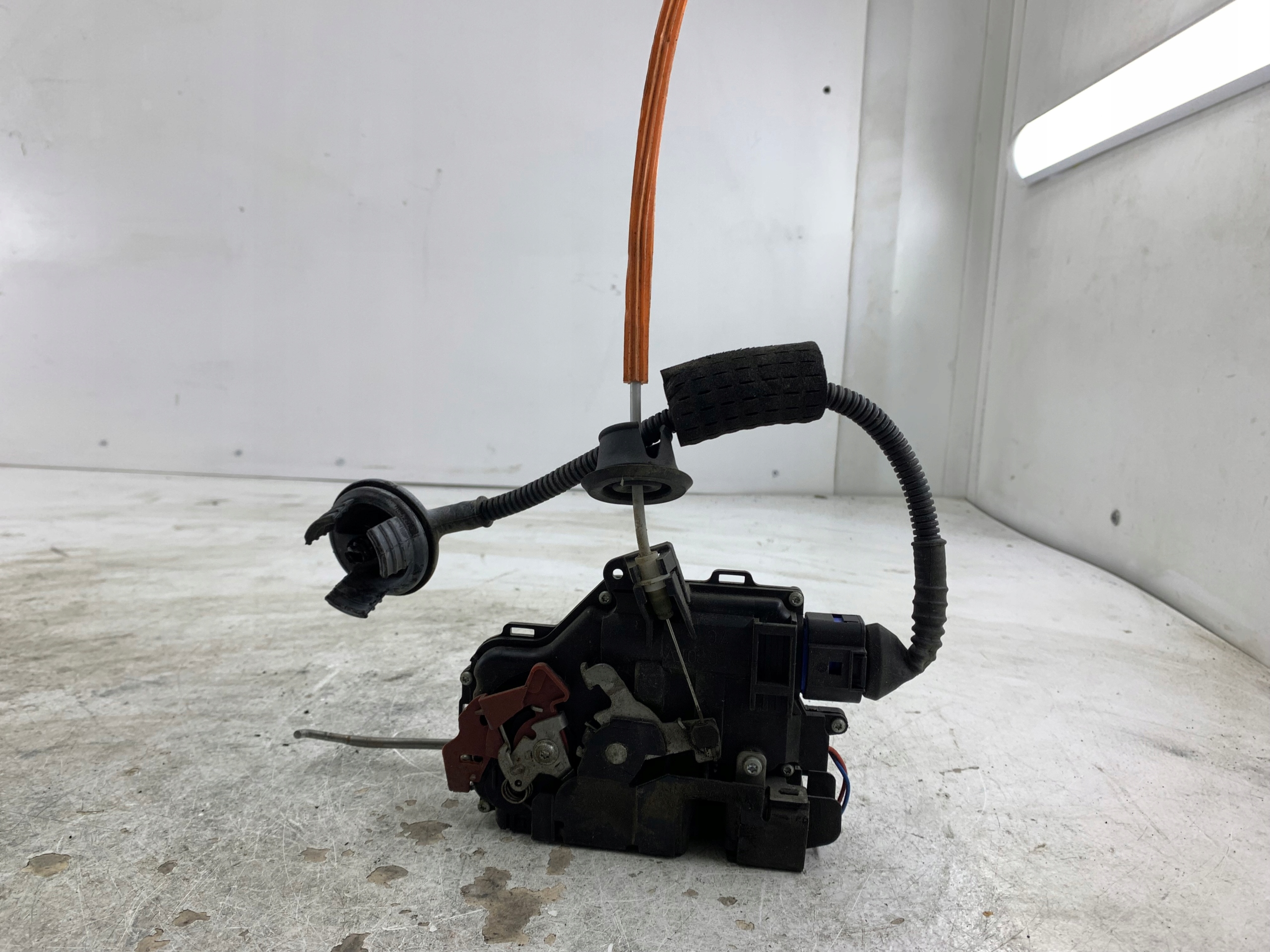 AUDI A3 8P lock door left front 4E1837015