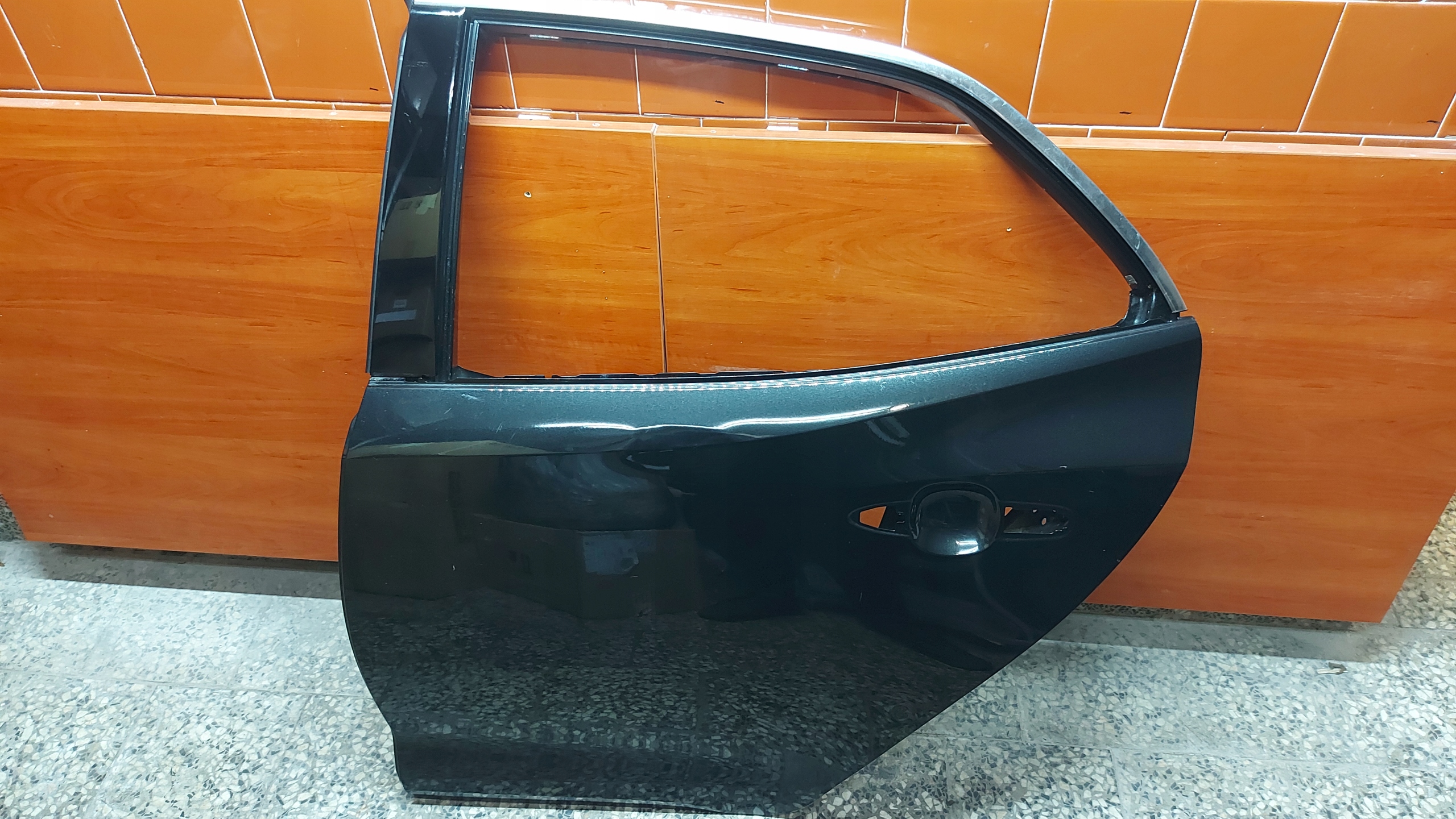 Tür links links heck TOYOTA COROLLA E21 19- HB
