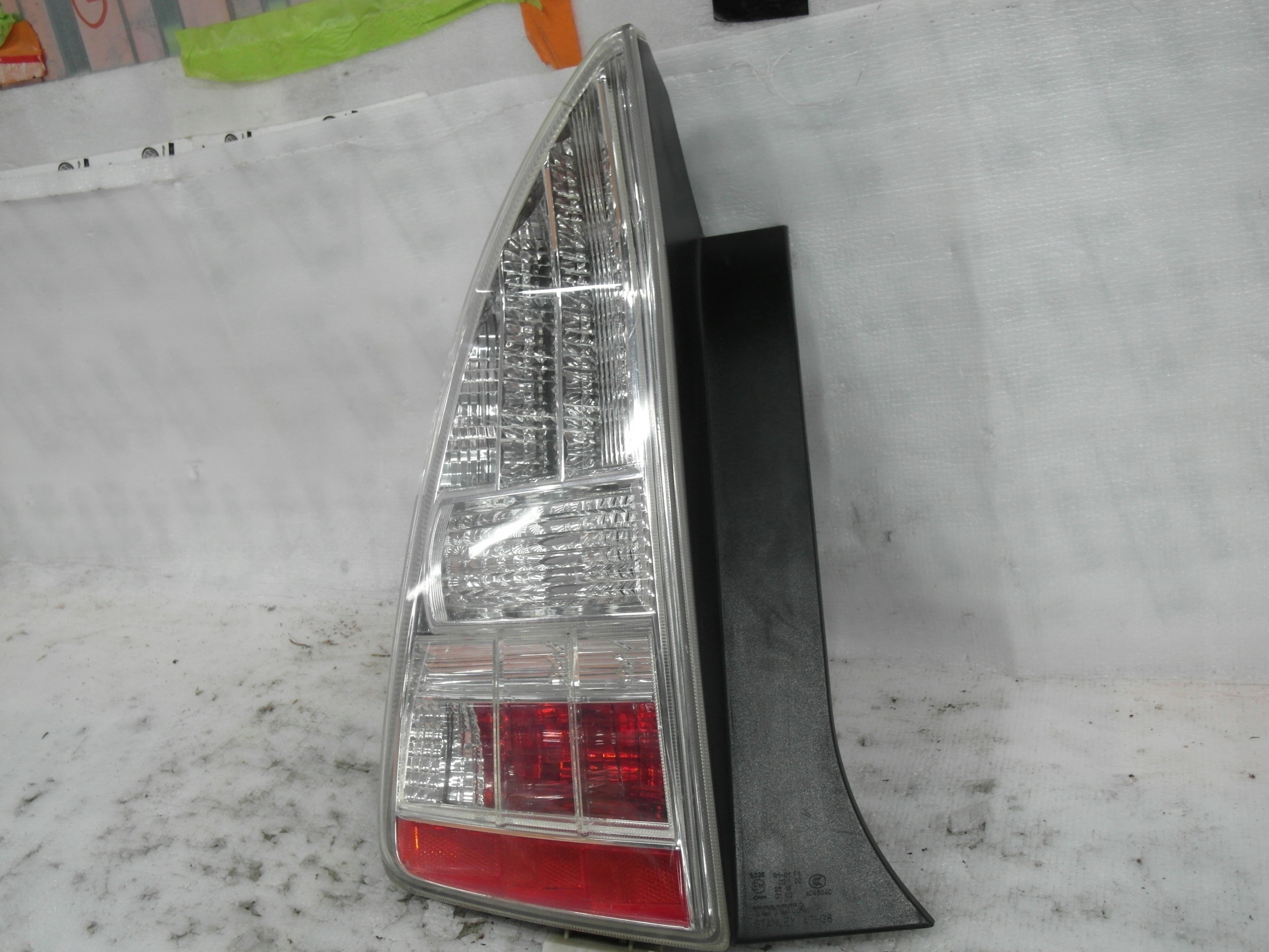 фонарь левый led TOYOTA PRIUS III XW30 2009-