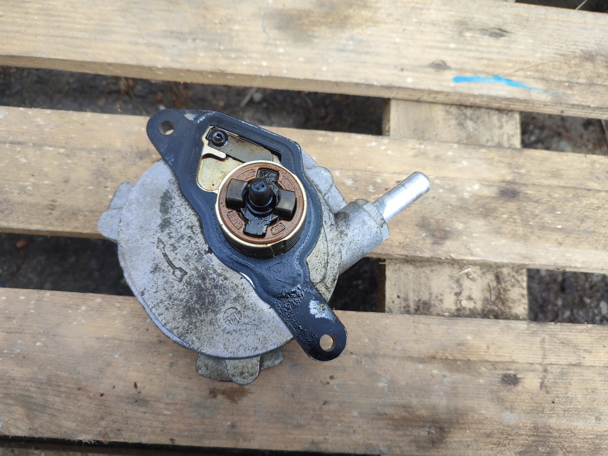 MERCEDES E-KLASA W211 W204 1.8 compressor; pump VACUM A2712301465