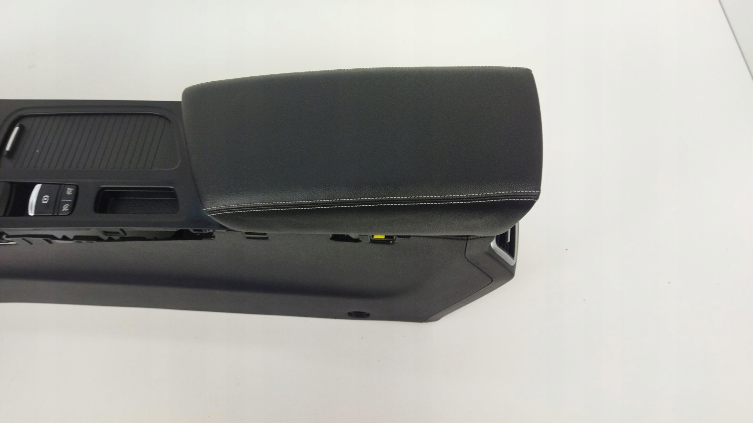 MEGANE IV TUNEL central armrest leather EUROPA