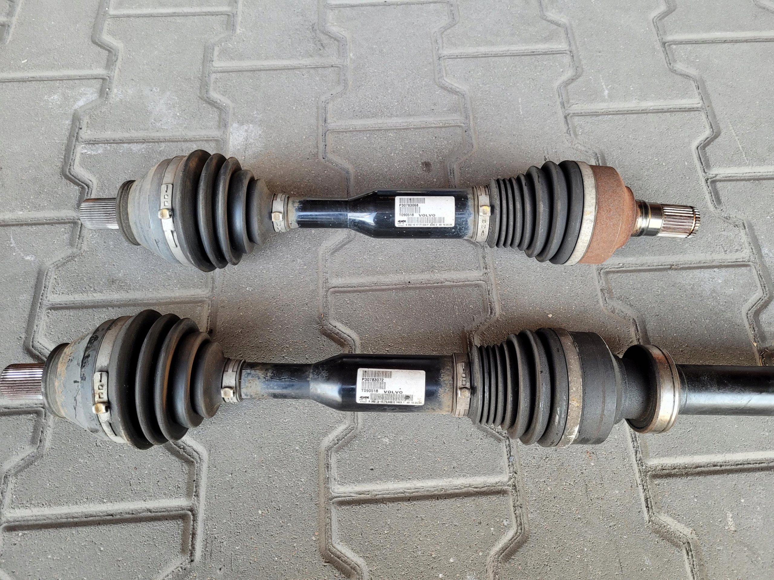 semi-axis front right 30783072 AUTOMAT VOLVO XC60 and 2.4 D5