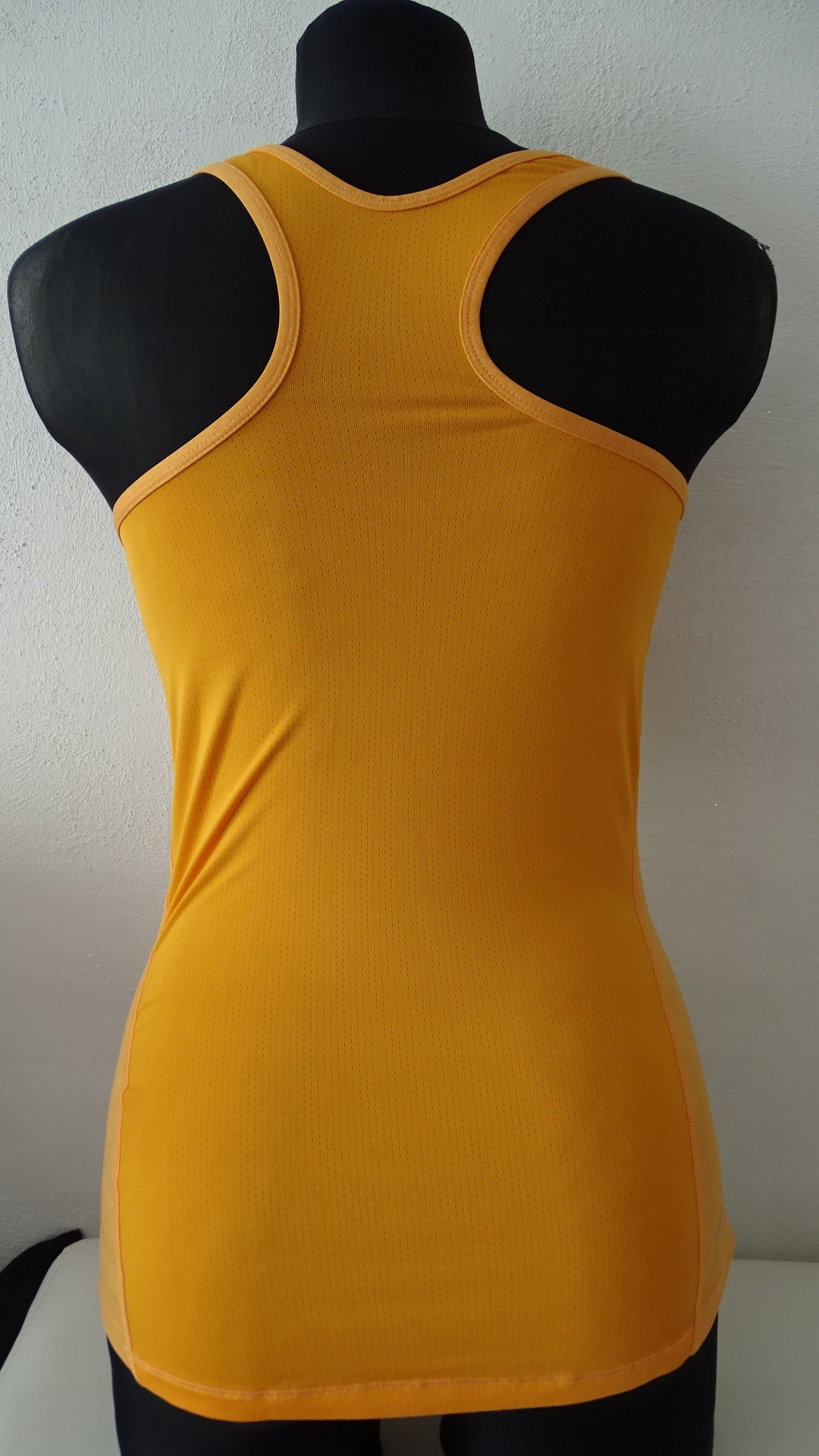 NIKE PRO DAMSKA SPORTOWA KOSZULKA S Kolor dominujący pomarańcze i czerwienie