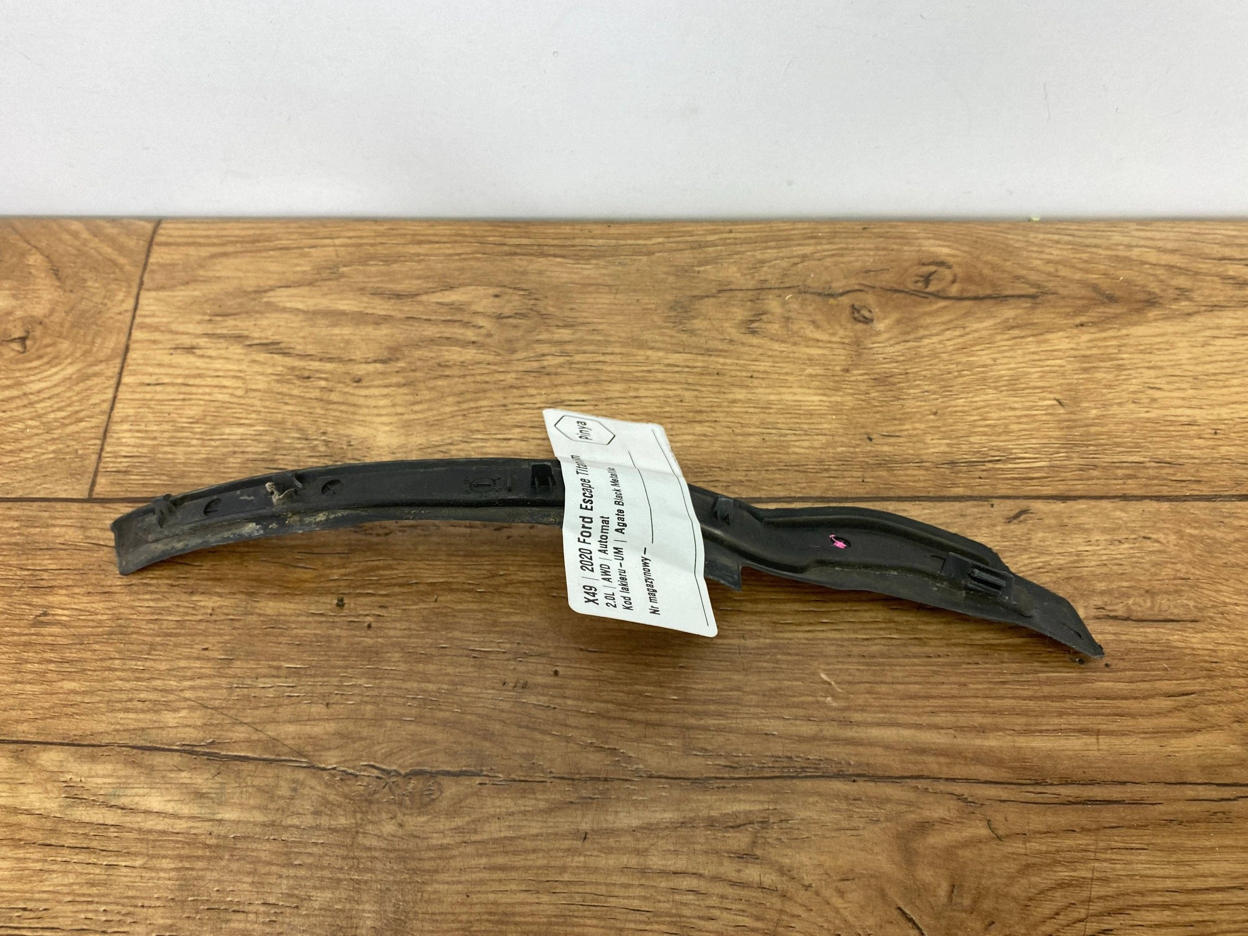 moulding under the window right Ford Escape IV 2020+