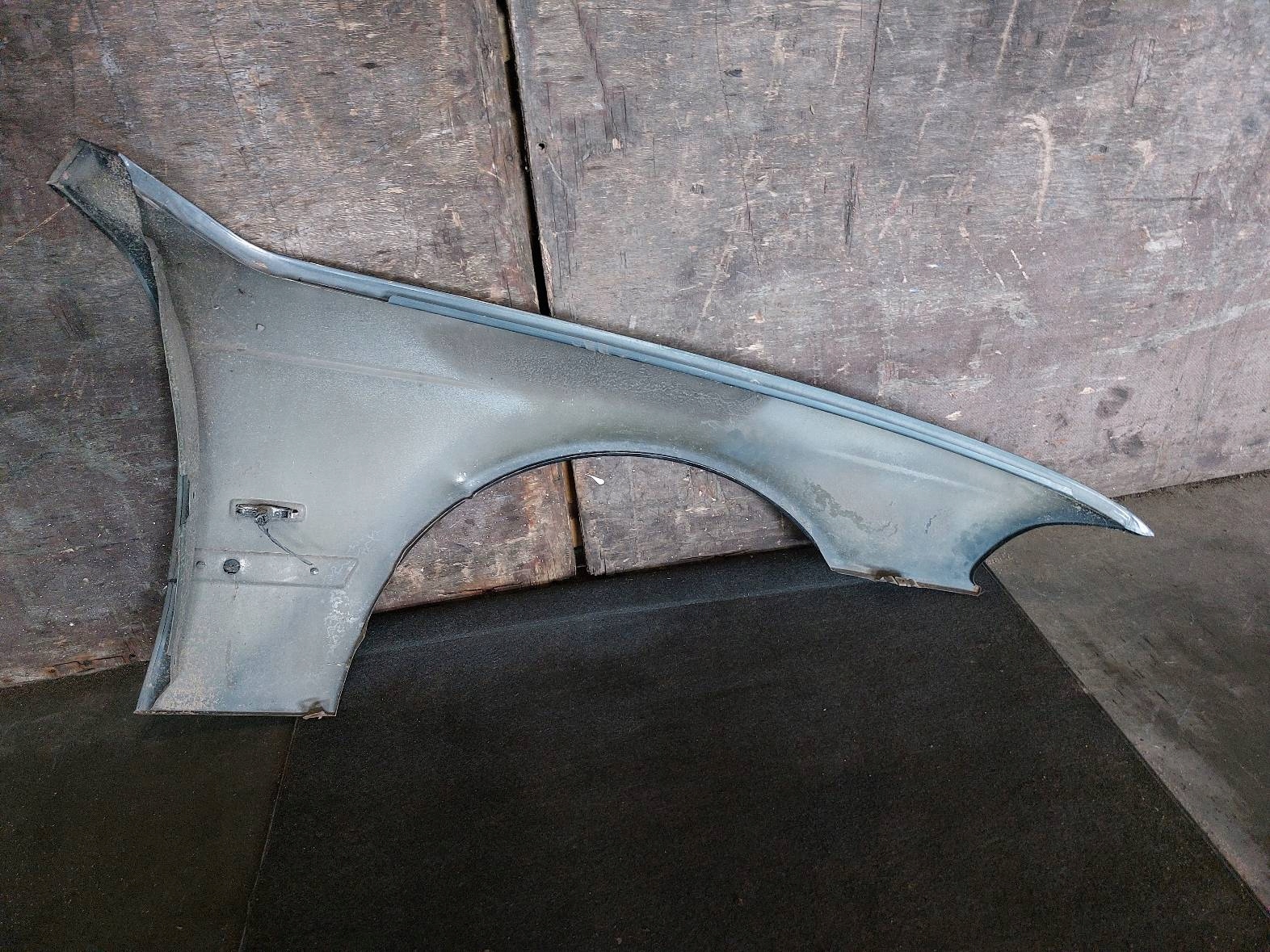 BŁOTNIK LEWY PRZÓD BMW E39 397/7 ANTHRAZIT METALLIC Stan opakowania zastępcze