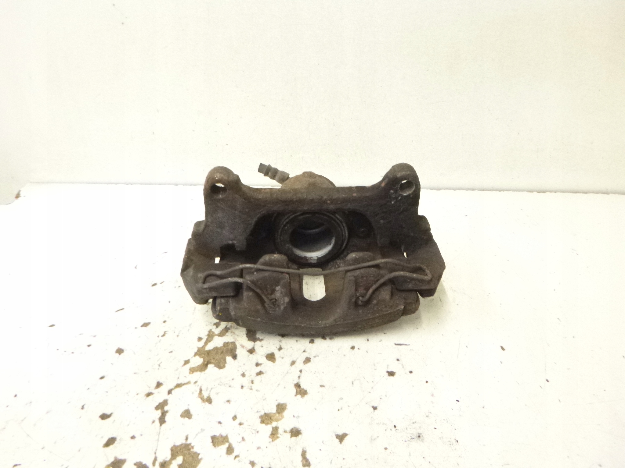 caliper brake front left VW Passat B6 2.0 2007