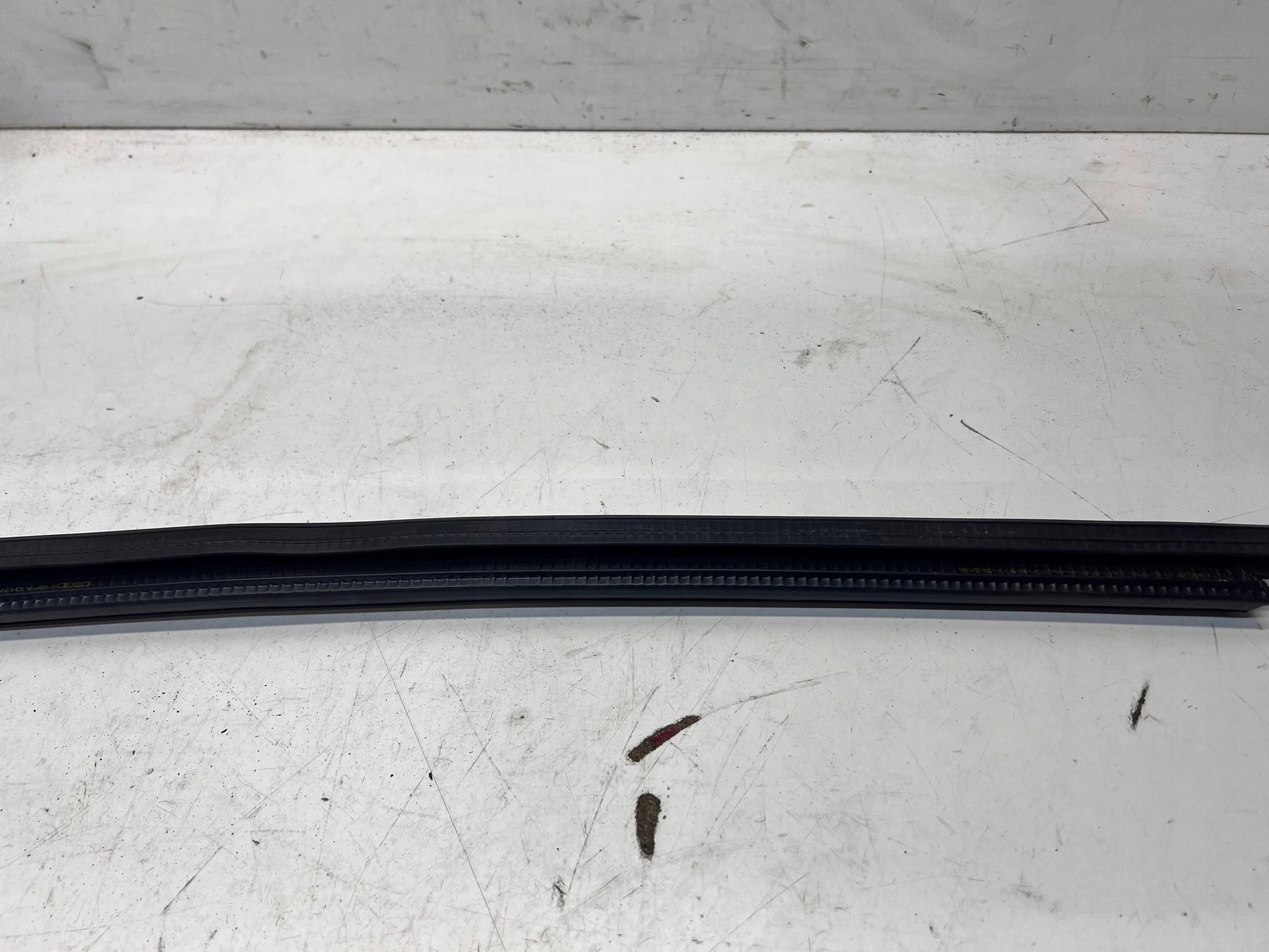moulding dust windows left front AUDI Q7 4M 4M0837479