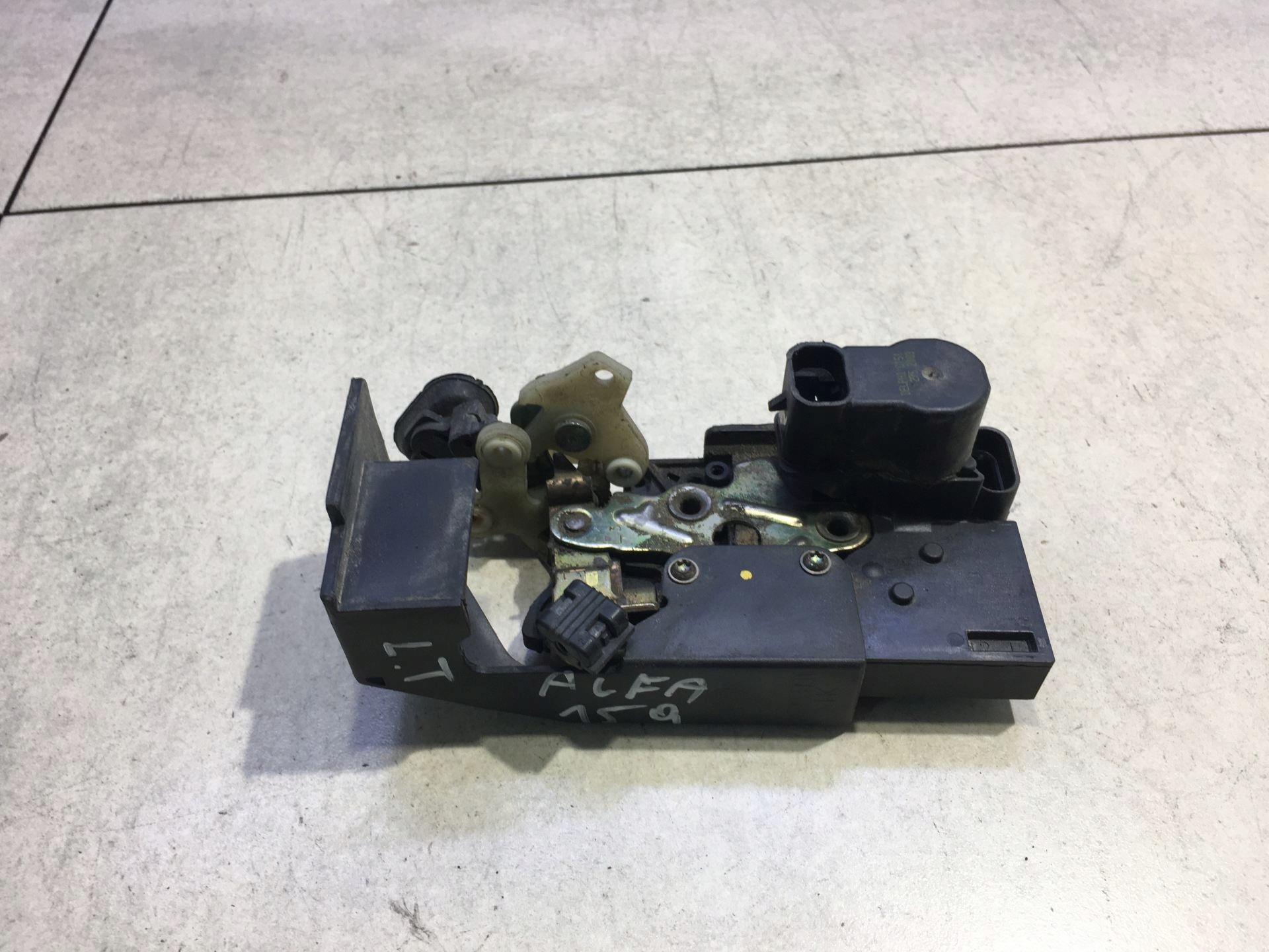 lock door left rear part ALFA ROMEO 156