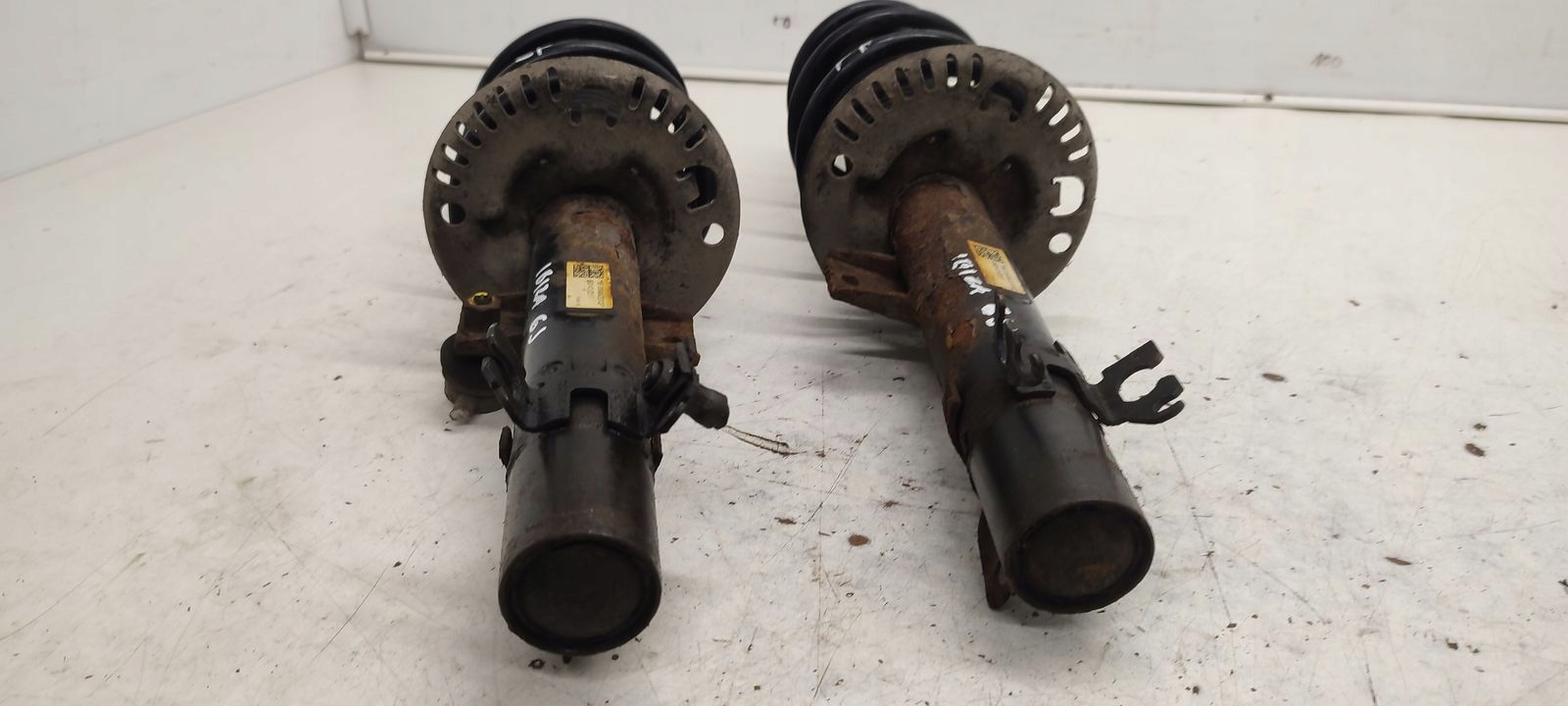 shock absorber spring front sususpension Seat Ibiza 6J 5D 1,6 TDI