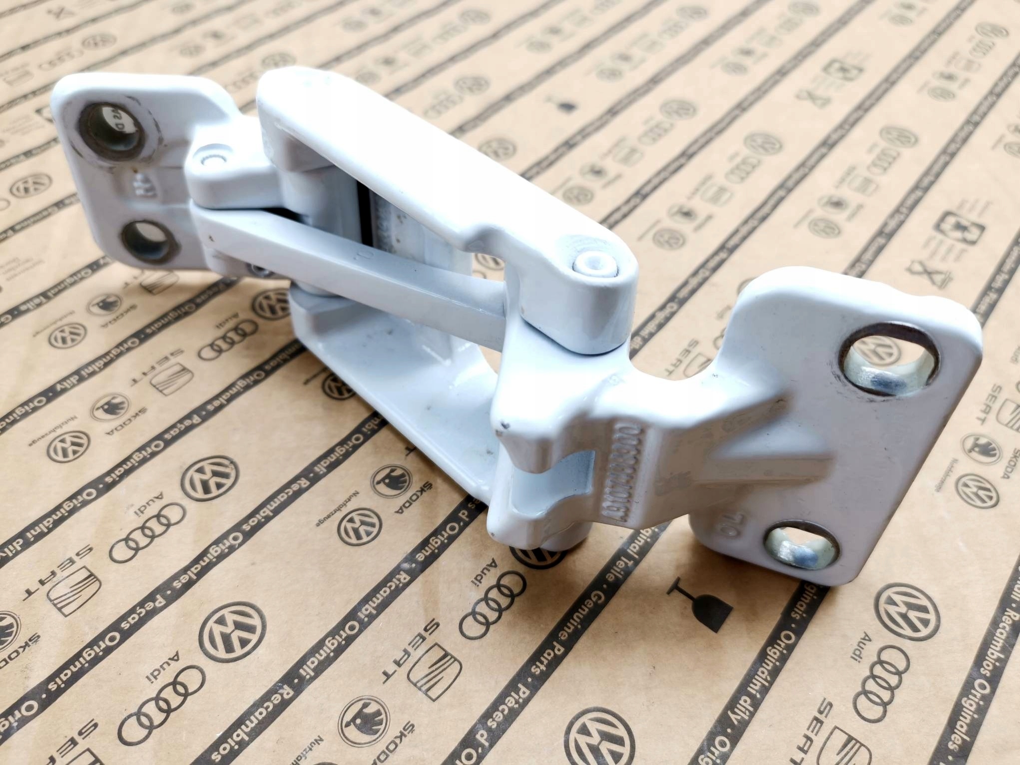 ZAWIAS DRZWI 270' LEWY MERCEDES SPRINTER W907 W910 Producent części Mercedes-Benz OE