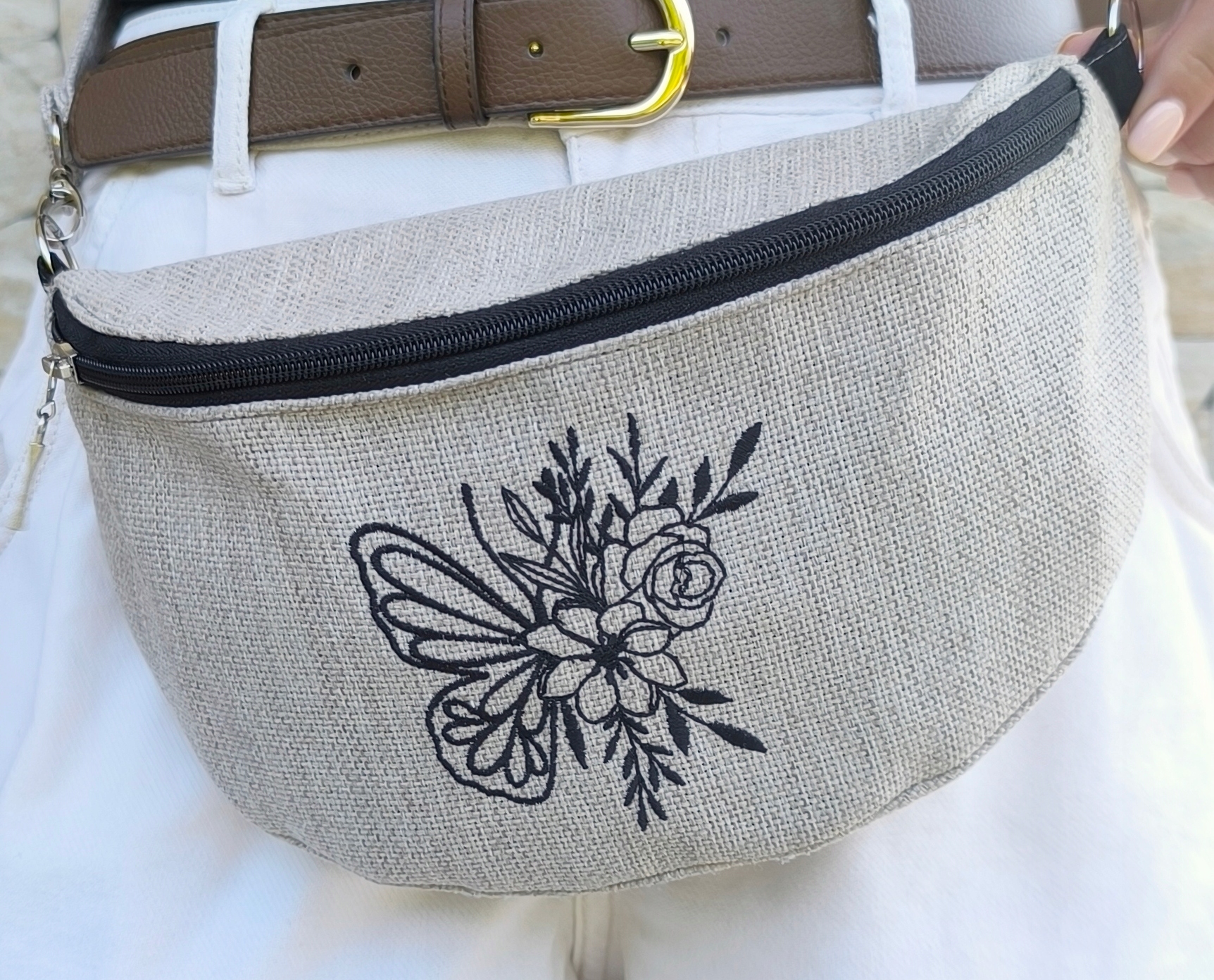 Ledvinka béžová ledvinka přes rameno s motýlem květy, pletený materiál