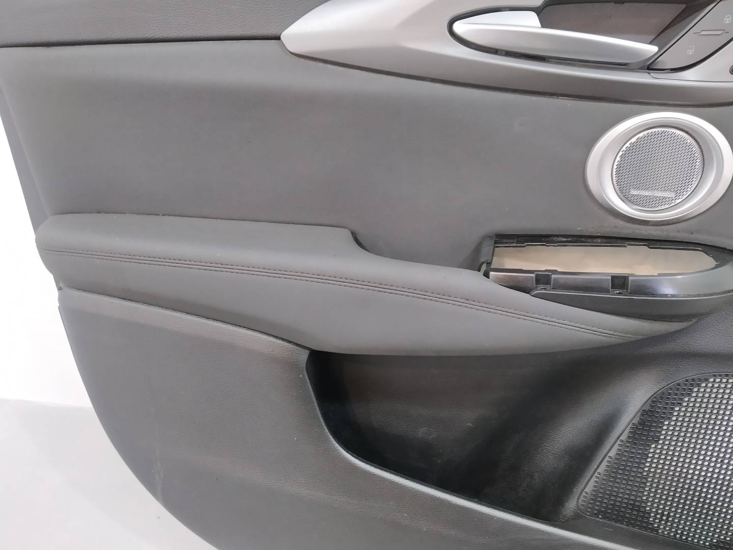 upholstery side left front covering HARMAN Alfa Romeo Tonale and (2022- )