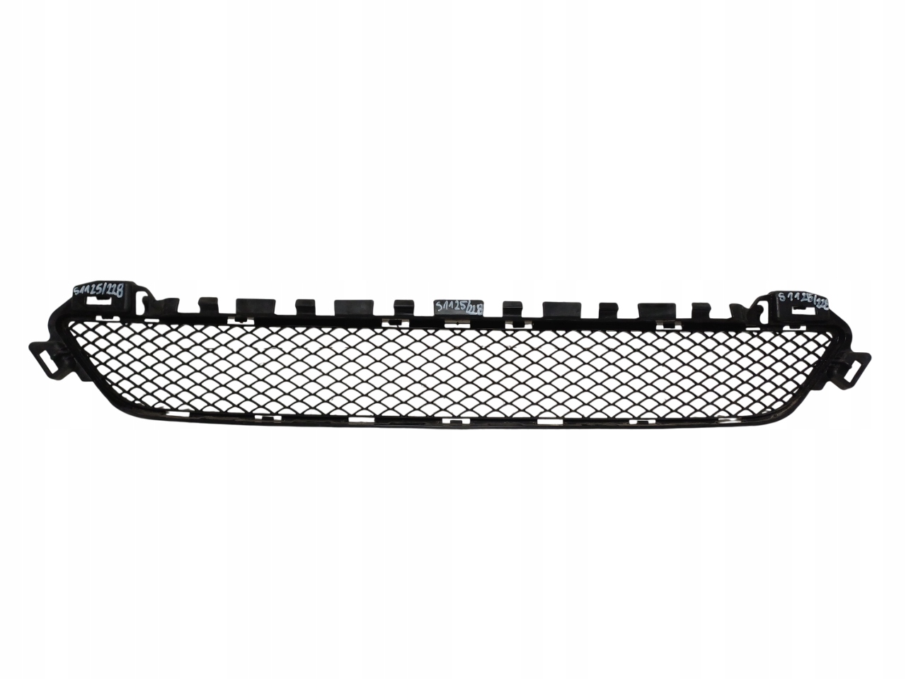 MERCEDES W205 14- KRATKA ZDERZAKA PRZÓD A2058850423