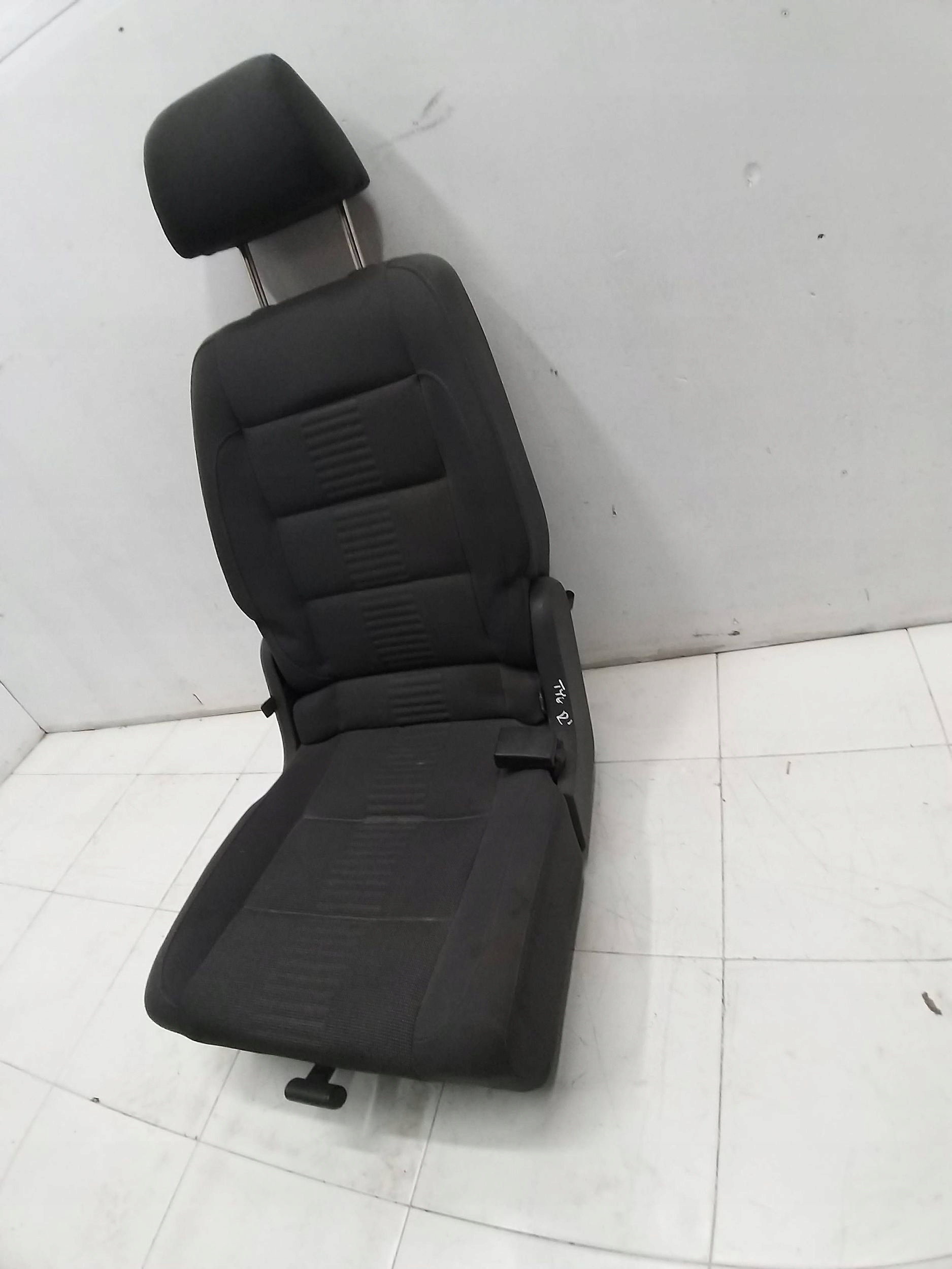 VW TOURAN Sitz rechts heck hinten 03-10R