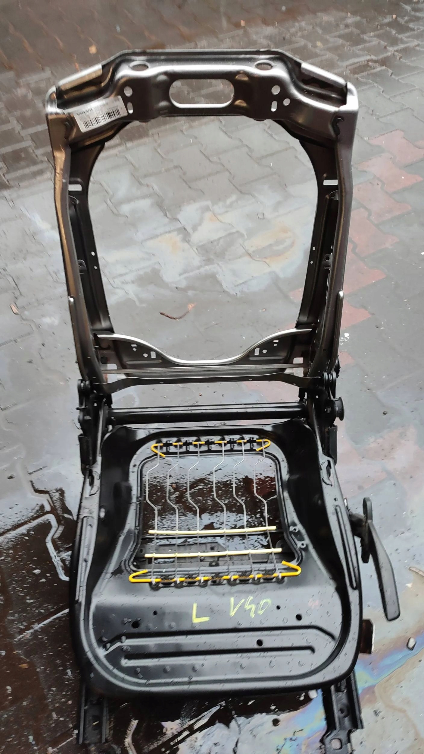 Volvo V40 2018 front side left seat support