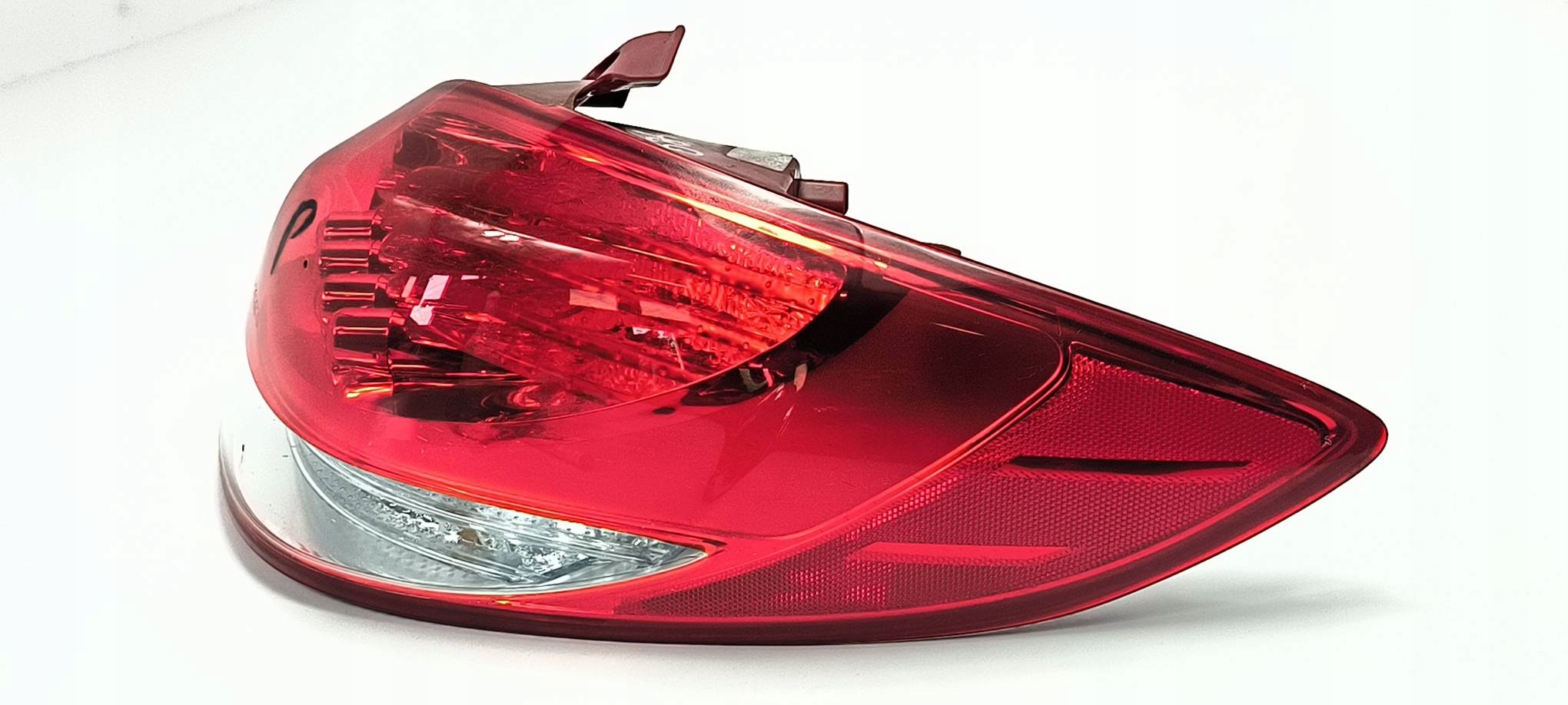 light right rear part 92402-2V120 HYUNDAI VELOSTER