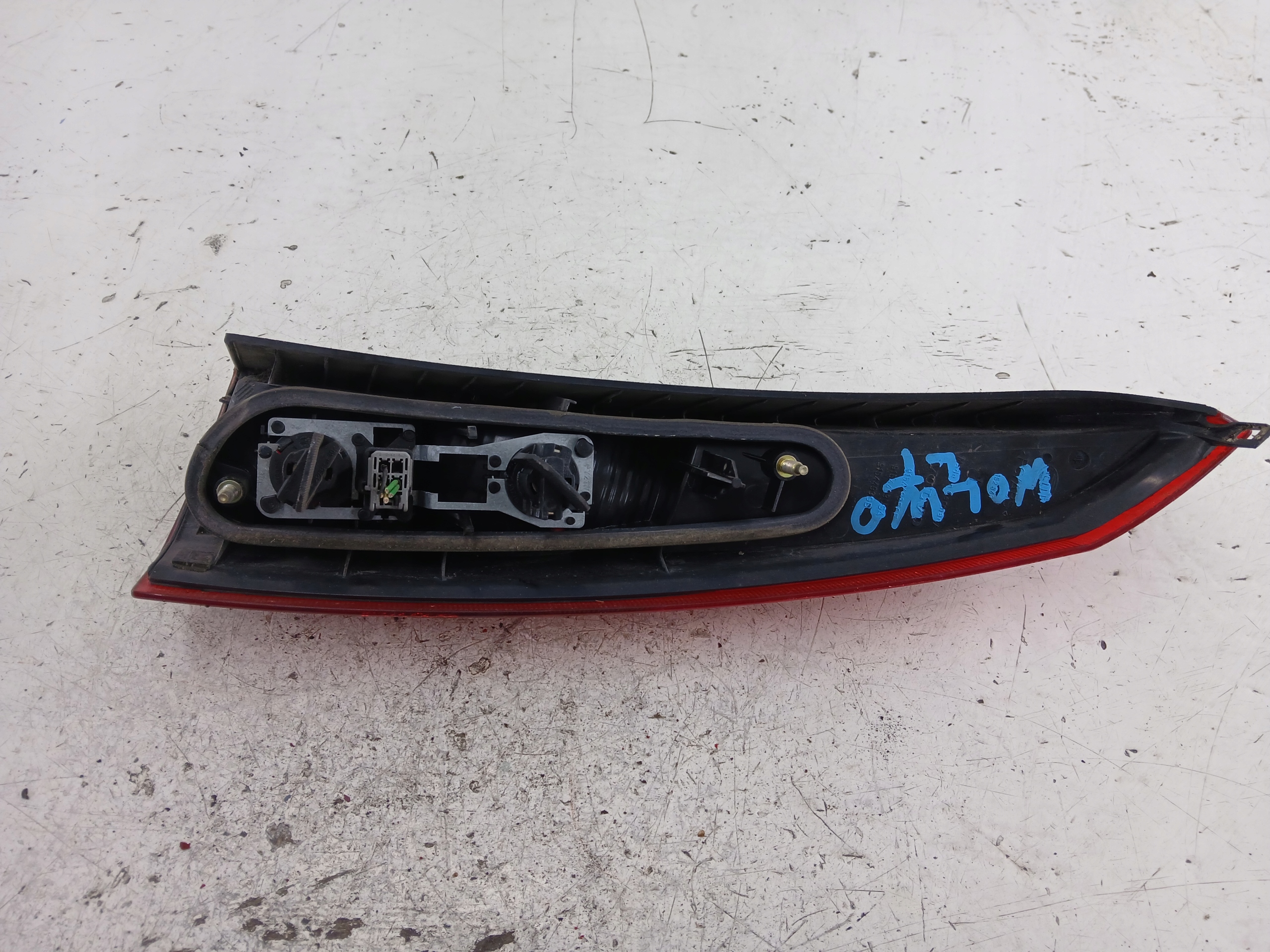VOLVO V70 II light left rear part upper
