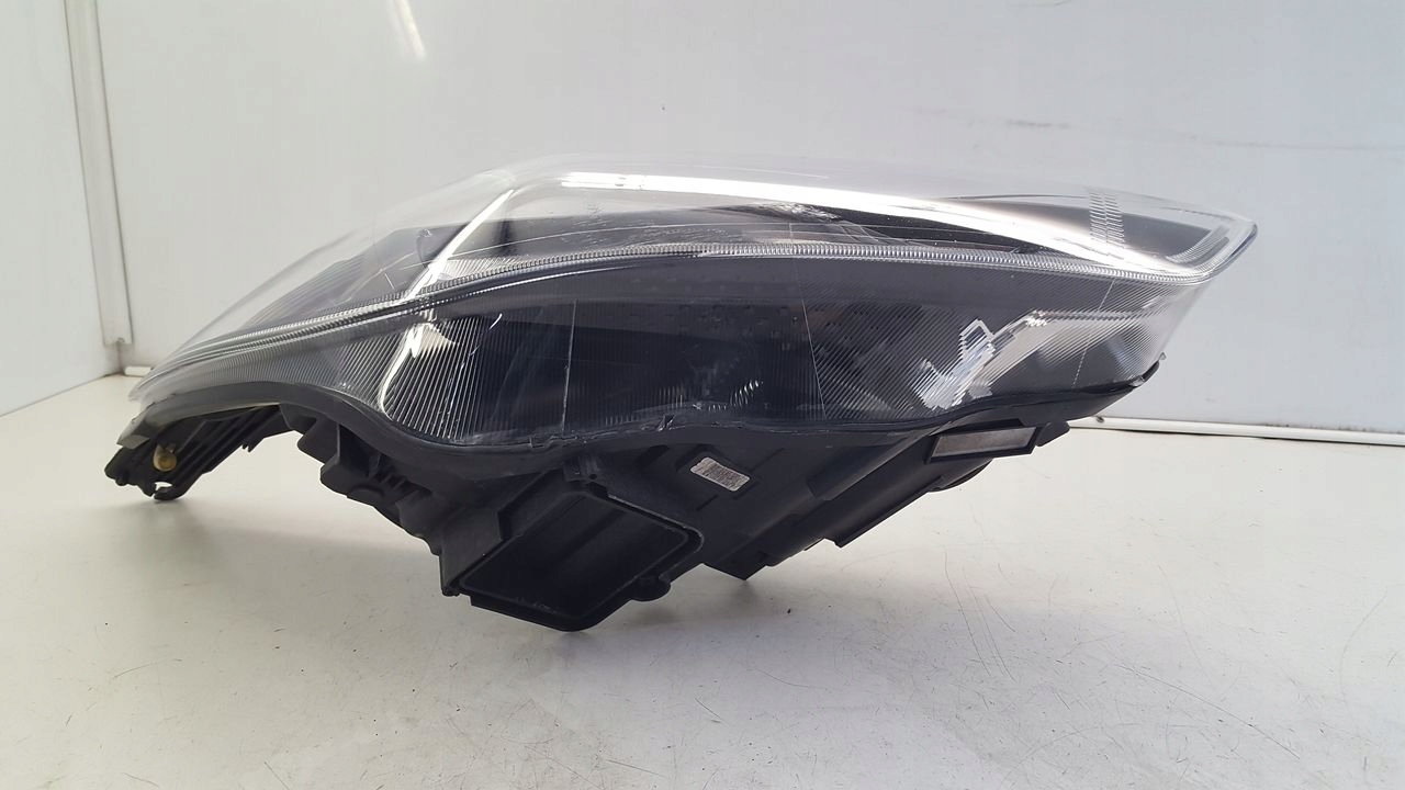 light front front right Ford Focus 3 III