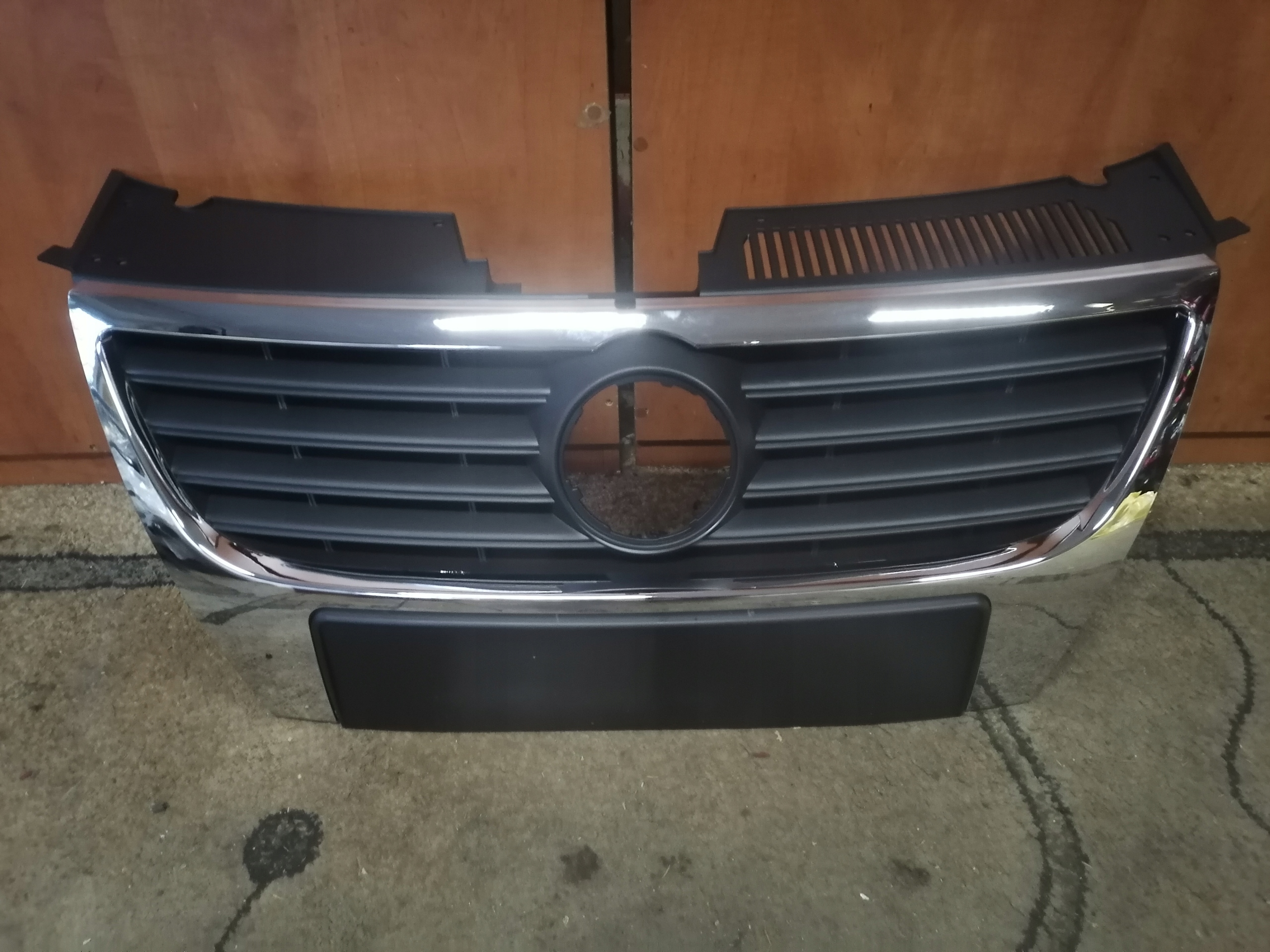 решетка радиатора бампер передний vw PASSAT B6